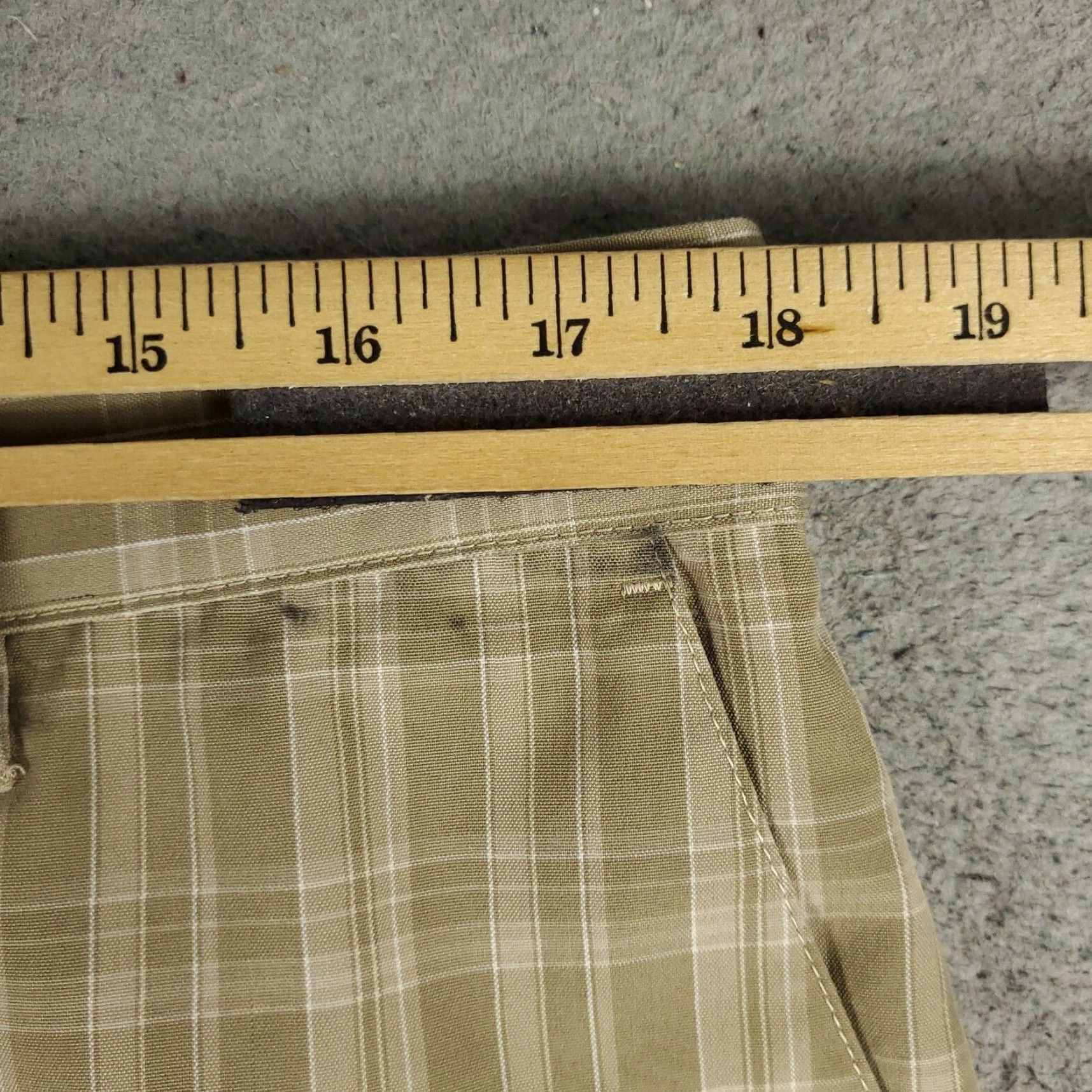 Nike VINTAGE Nike Men's Chino Shorts Size 36 Beige Plaid Flat Front Casual Summer Authentic Size US 36 / EU 52 - 5 Thumbnail