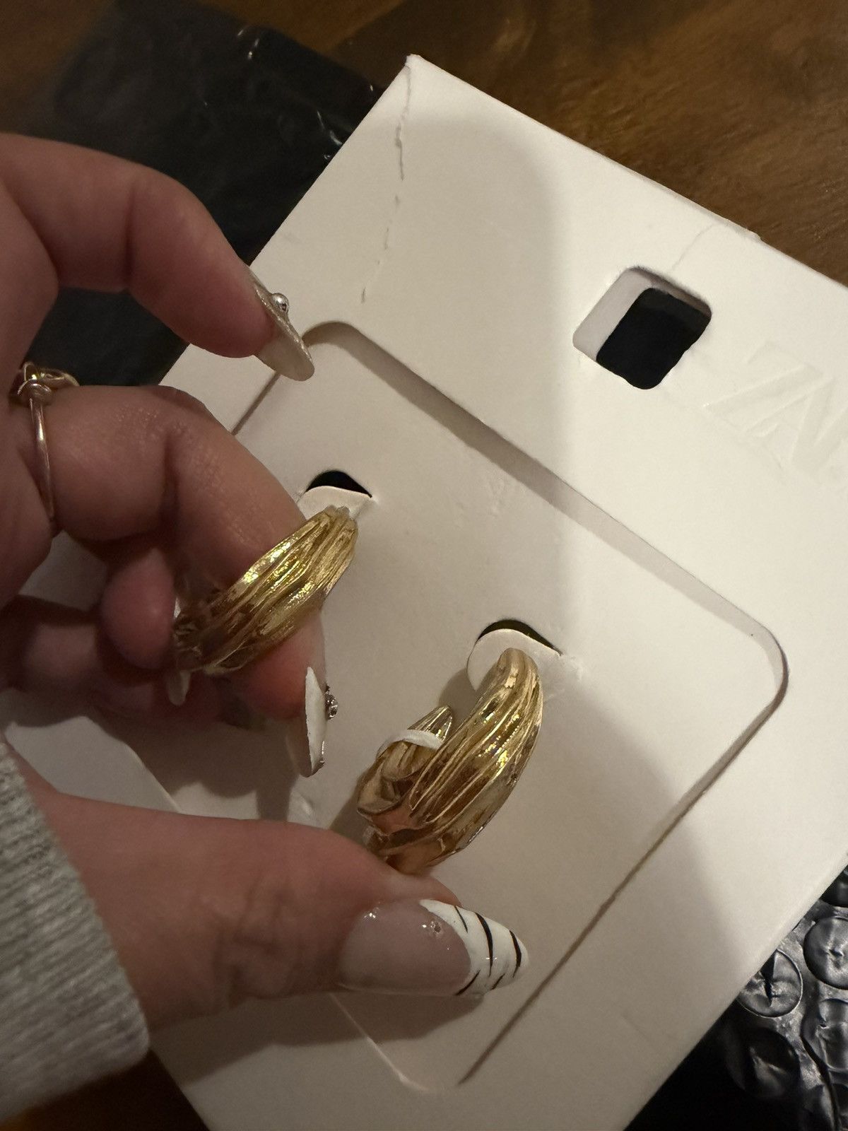 Zara Zara Antique Gold Tone Thick Hoop Earrings Size ONE SIZE - 1 Thumbnail
