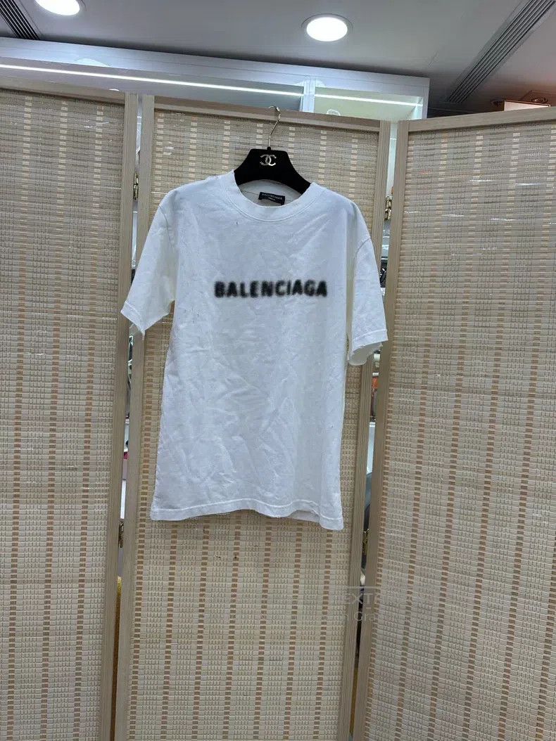 Balenciaga Balenciaga Big Ripped Short Sleeve, Size S Size US S / EU 44-46 / 1 - 1 Thumbnail