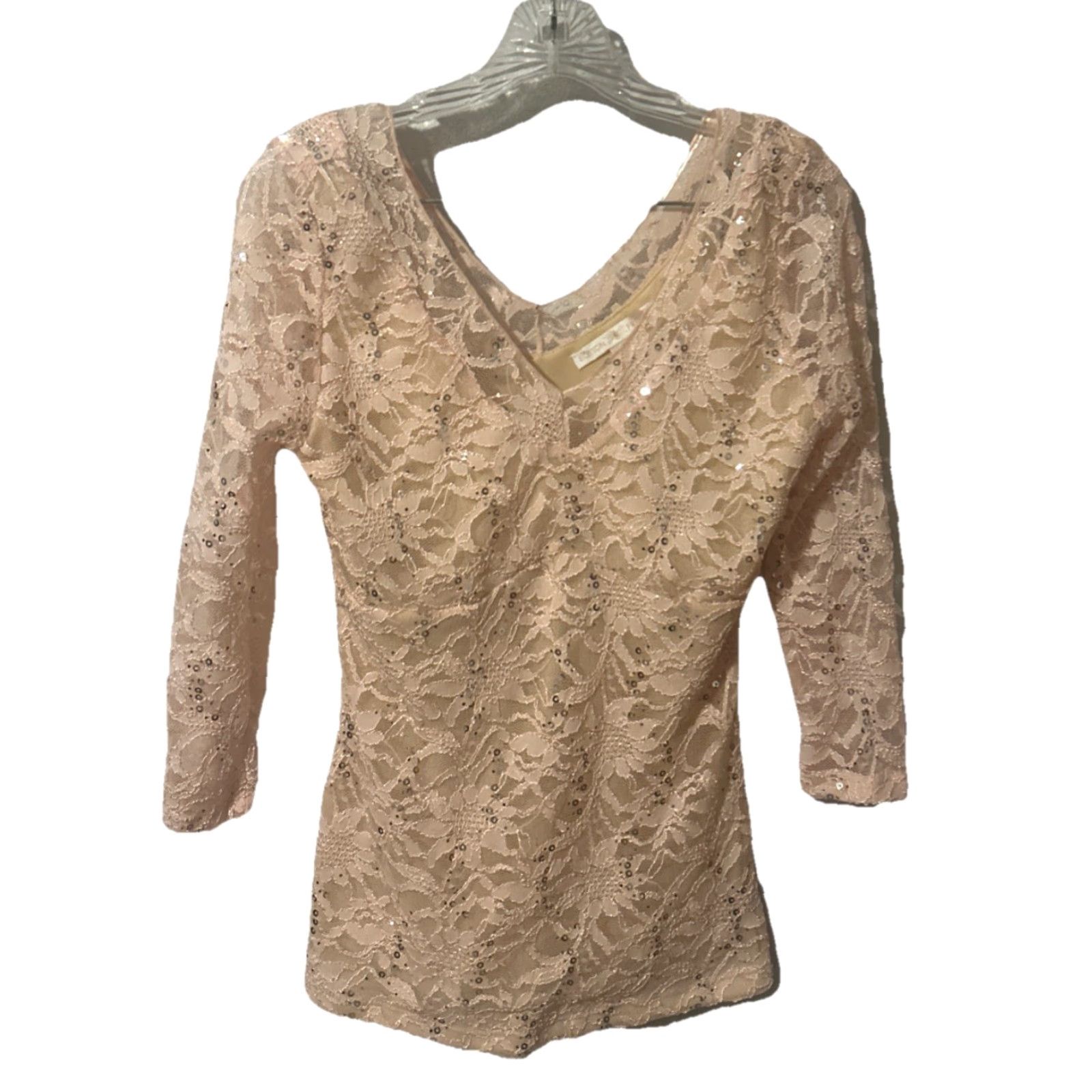 Boston Proper Boston Proper Shirt V-Neck 3/4 Sleeve Lace Sequin Beige Multicolor M Adult Women Size M / US 6-8 / IT 42-44 - 2 Thumbnail