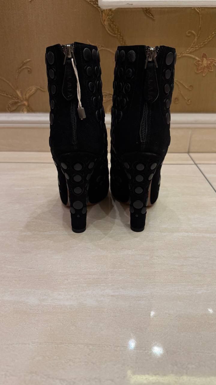 Alaia Alaïa Black Suede Studded Cutout Ankle Boots Size 36 Size US 6 / IT 36 - 6 Thumbnail