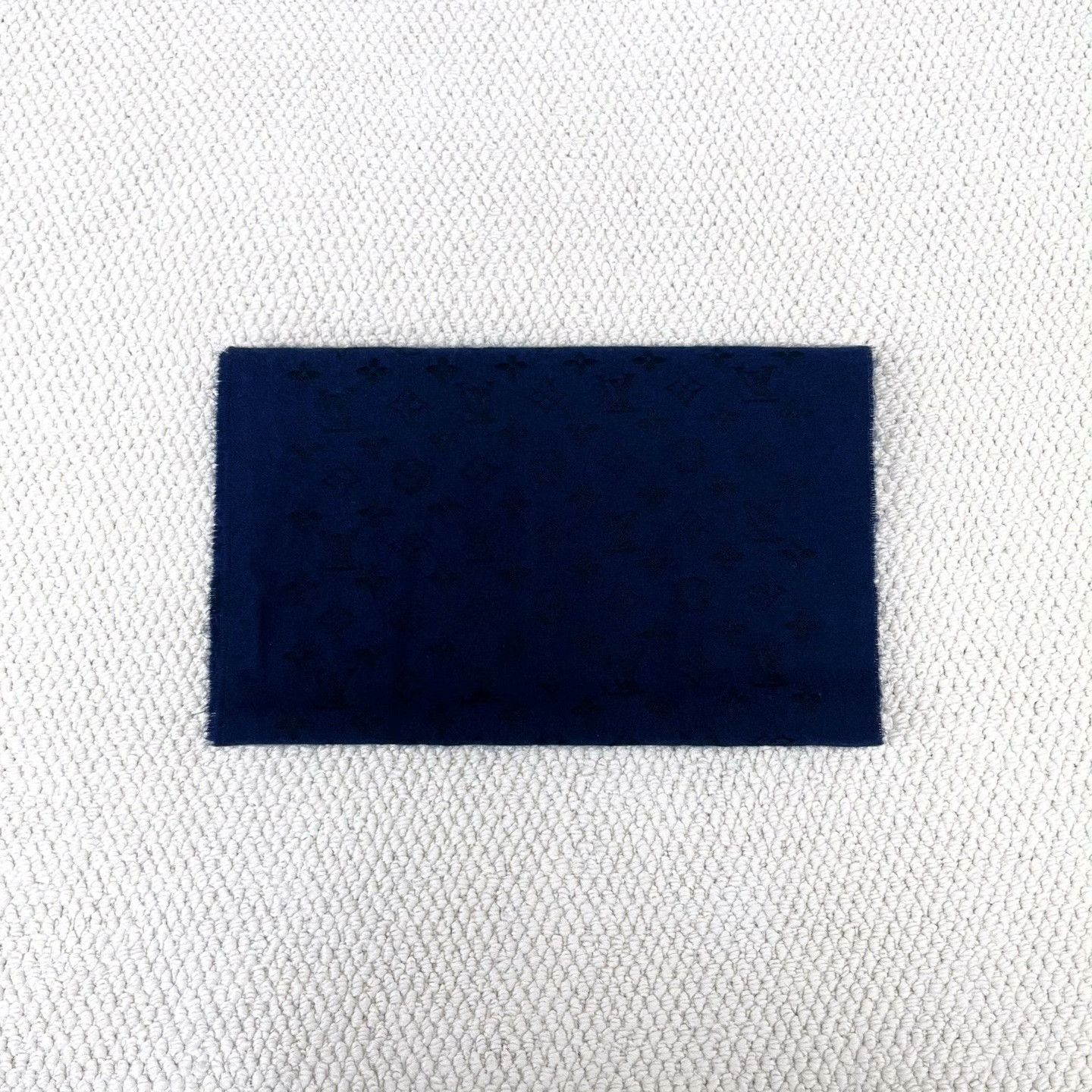 Louis Vuitton Louis Vuitton Blue Scarf 35 Men Size ONE SIZE - 1 Thumbnail