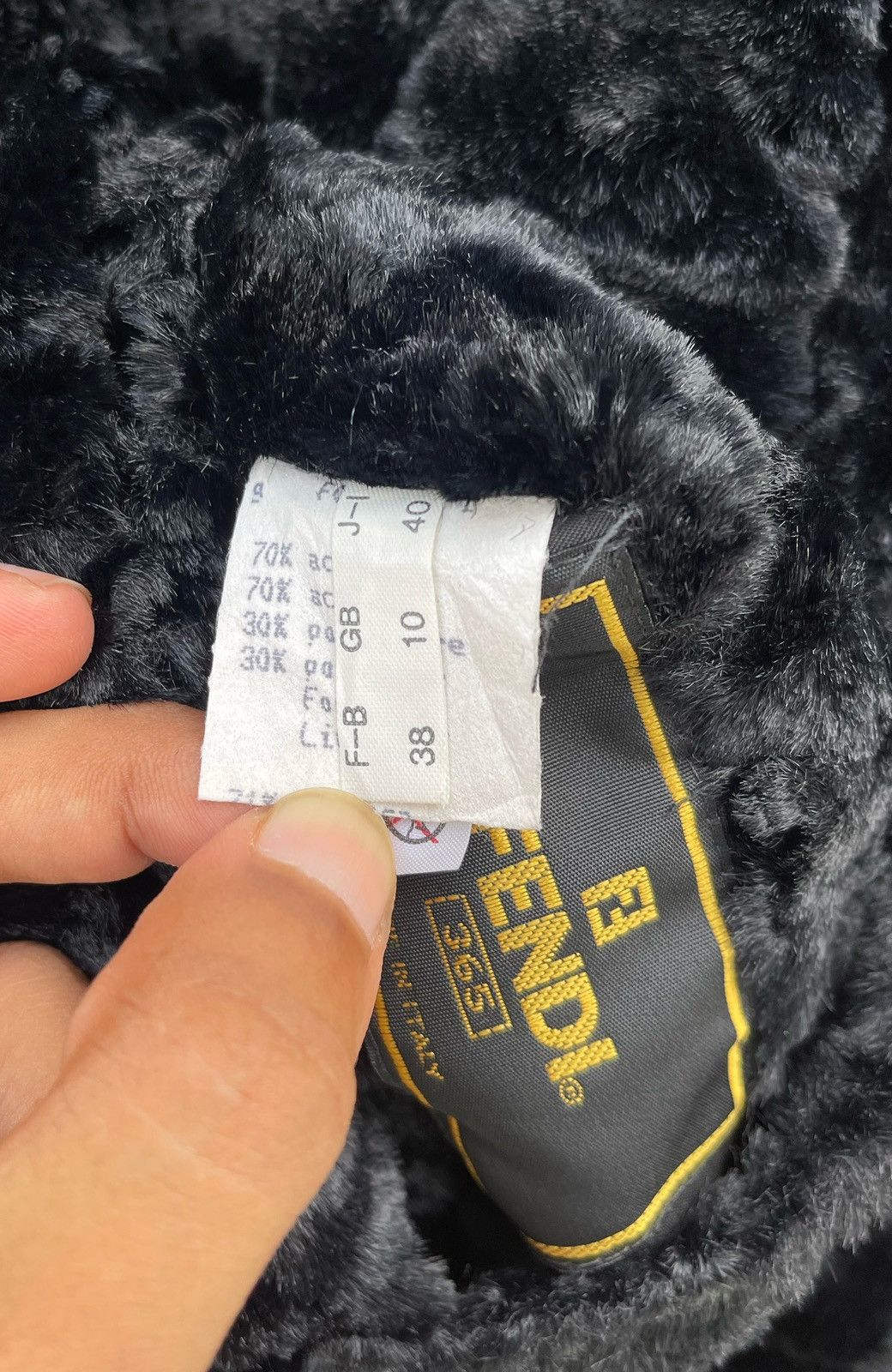 Fendi 🔥A/W 2004 FENDI ROMA 365 FAUX FUR REVERSIBLE JACKET Size US M / EU 48-50 / 2 - 18 Thumbnail