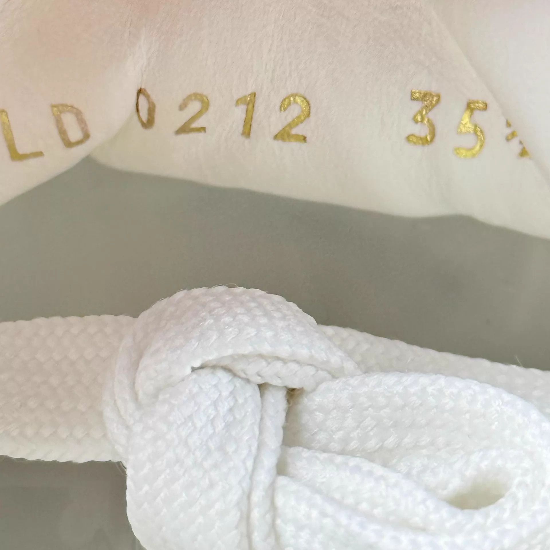 Louis Vuitton LV Time Out Monogram white/brown sneakers 35.5 Size US 5 / IT 35 - 4 Thumbnail