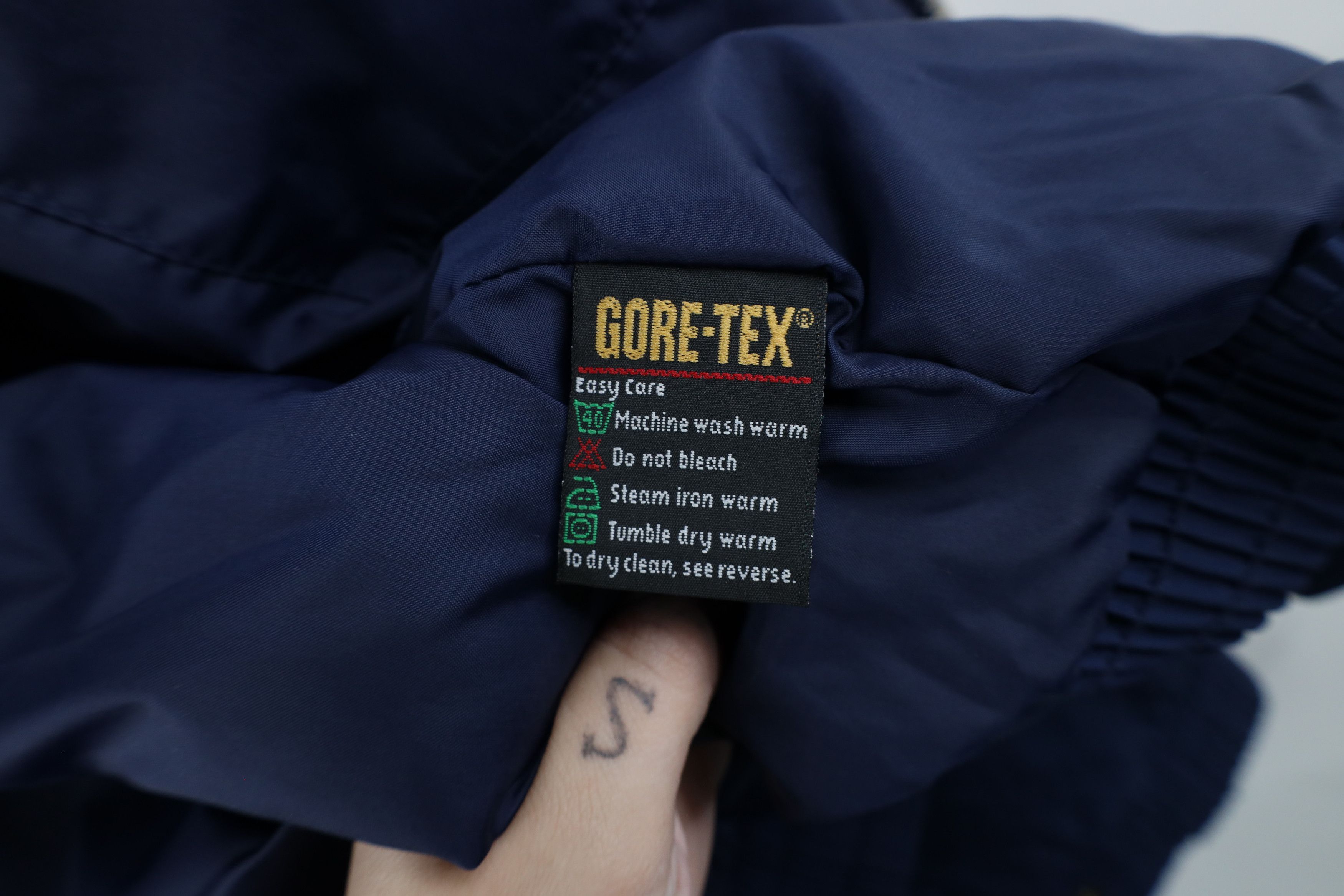 Vintage Vintage 90s Streetwear Goretex Waterproof Bomber Jacket Size US L / EU 52-54 / 3 - 13 Thumbnail