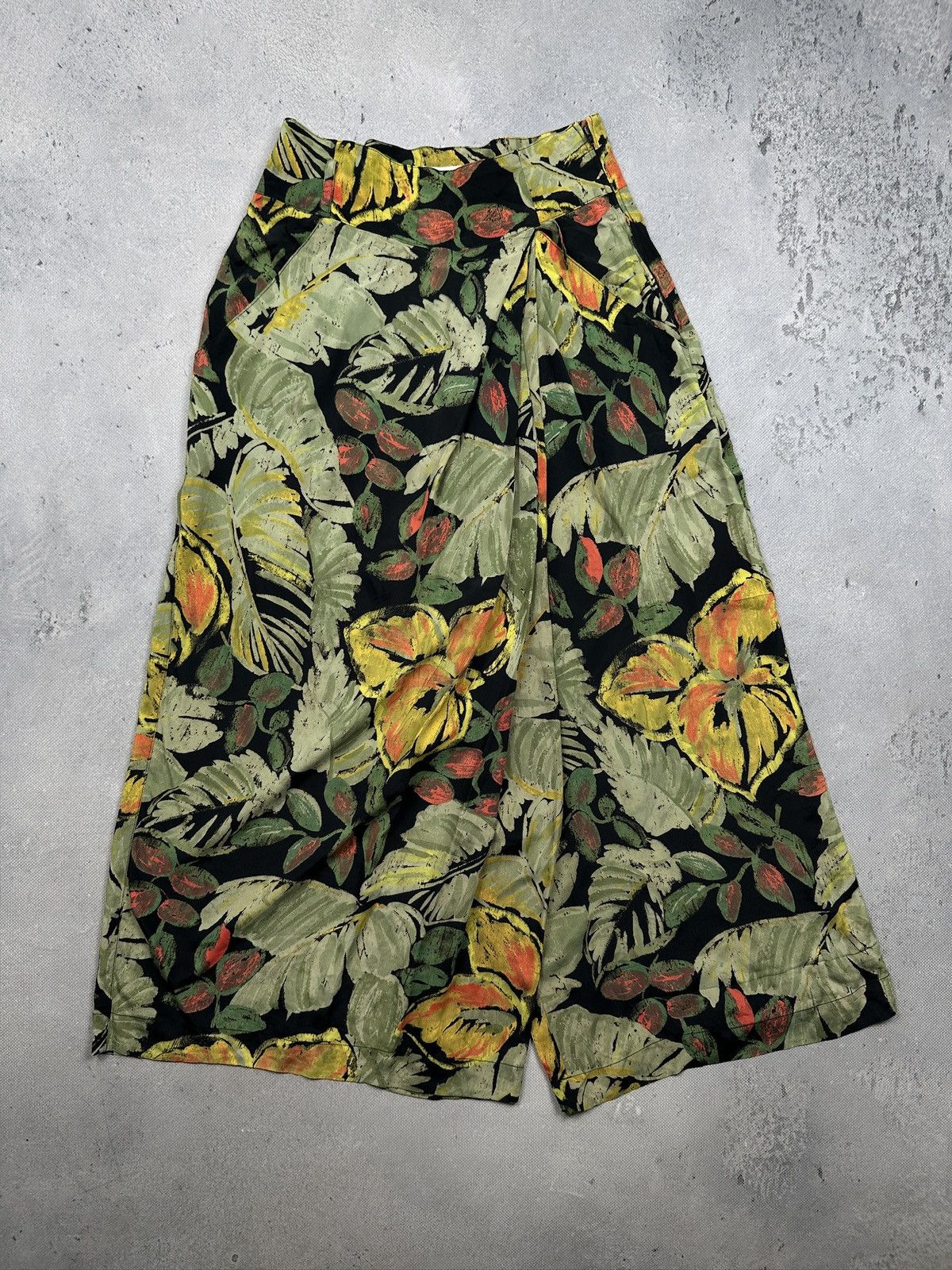 Byblos Byblos Italian Tropical Floral Wide Leg Culottes Archive 90s Size 30" / US 8 / IT 44 - 1 Thumbnail