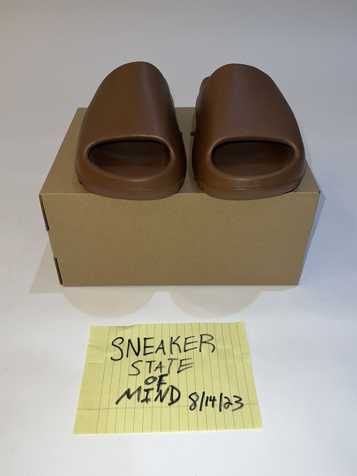 BRAND NEW YEEZY SLIDE FLAX SIZE 9 IN HAND FAST SHIPPING!!
