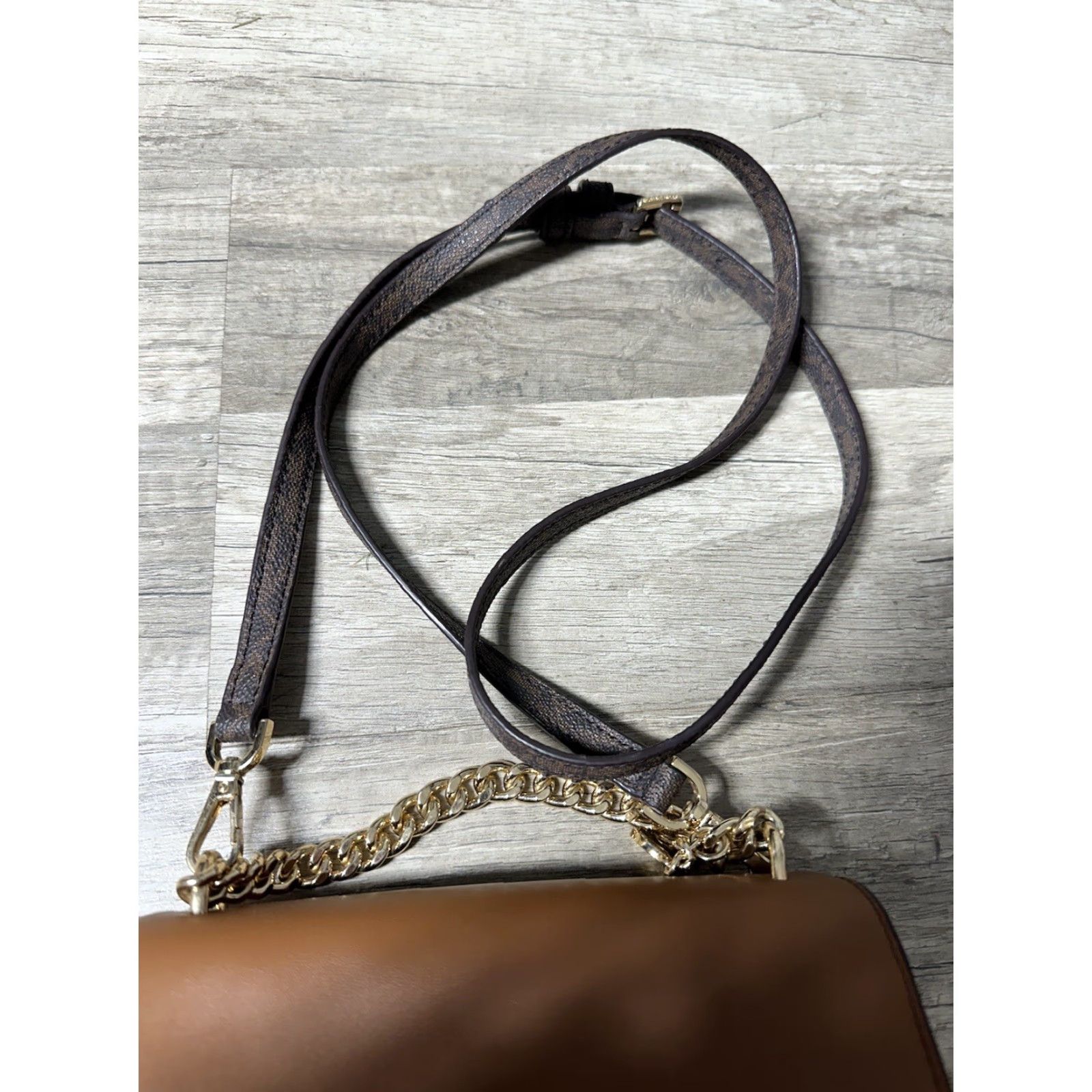 Vintage Michael Kors Lita Crossbody Bag Leather Brown Small Logo Two-Tone Buckle Accent Womens Size ONE SIZE - 5 Thumbnail