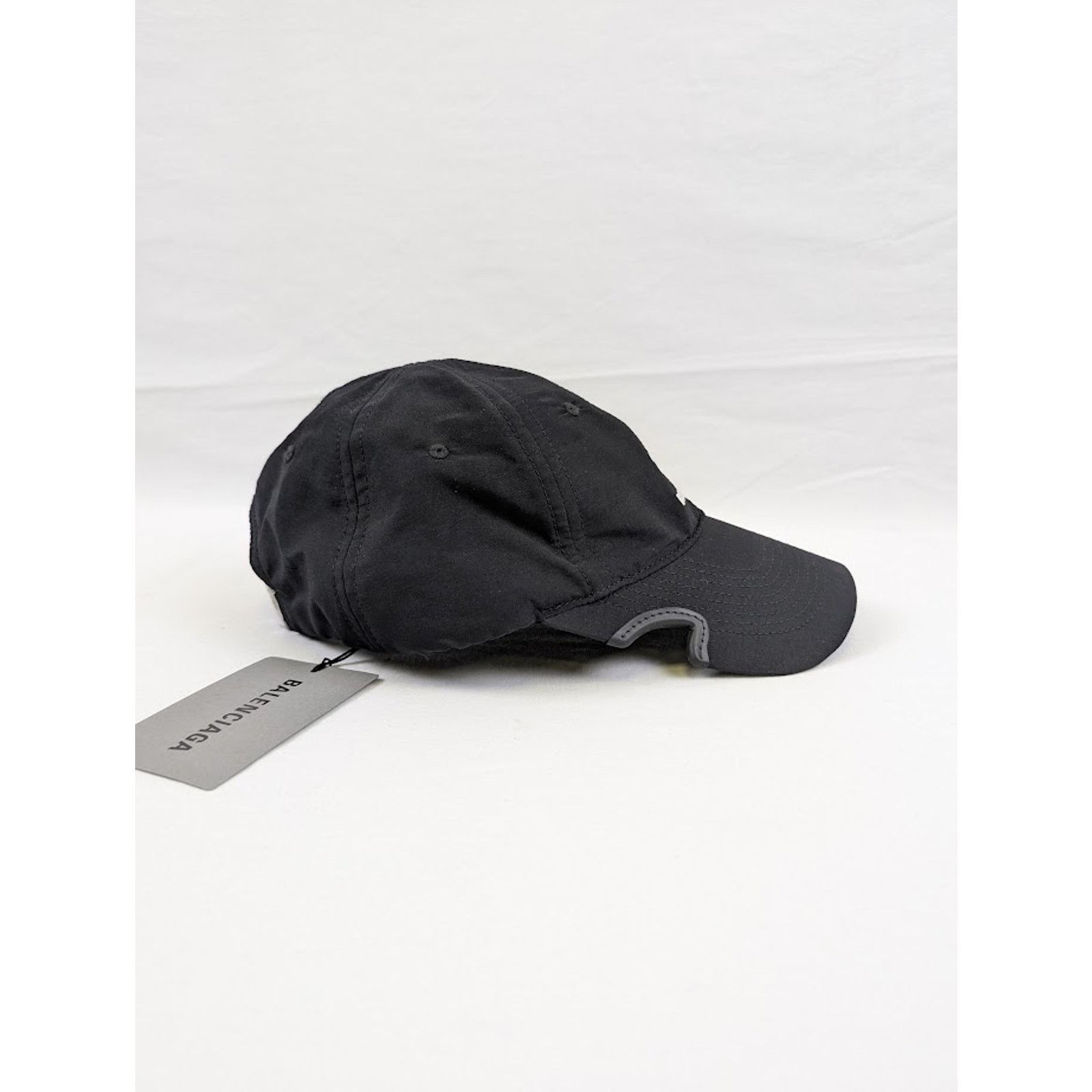 Balenciaga o1rshd1 Size: S / Tracksuit Nylon Hat / Cap in Black/White Size ONE SIZE - 4 Thumbnail