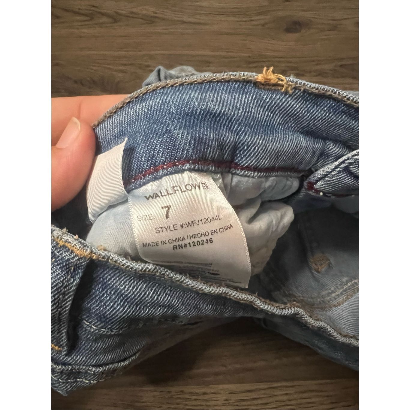 Other Wallflower The Sky High Curvy Fit Denim Shorts Woman’s Size Size 28" / US 6 / IT 42 - 6 Thumbnail