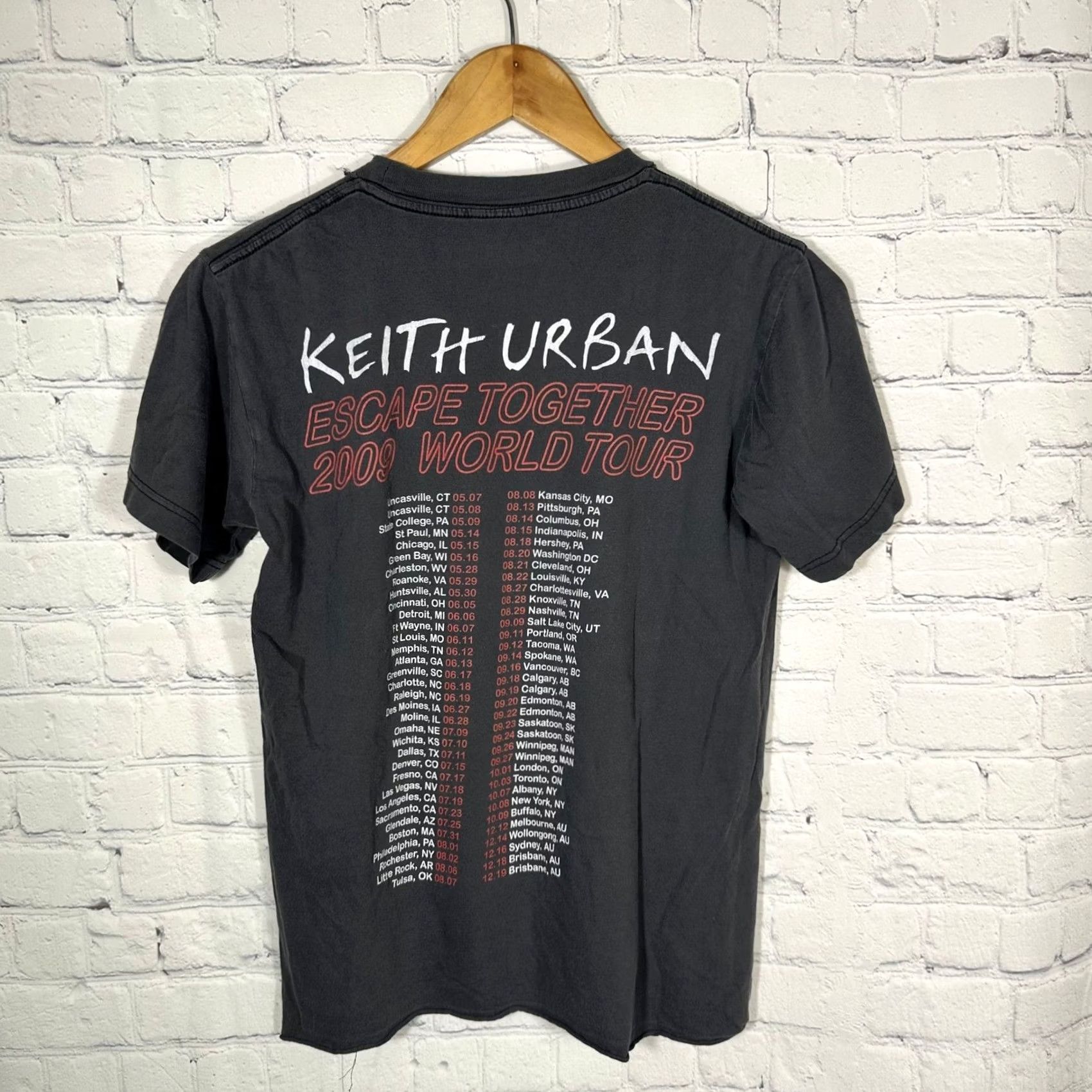 Vintage VINTAGE Keith Urban 2009 World Tour Graphic T-Shirt Faded Black Small Shirt Womens Short Sleeve Crew Neck Concert Merch 2000s Music Size S / US 4 / IT 40 - 6 Thumbnail