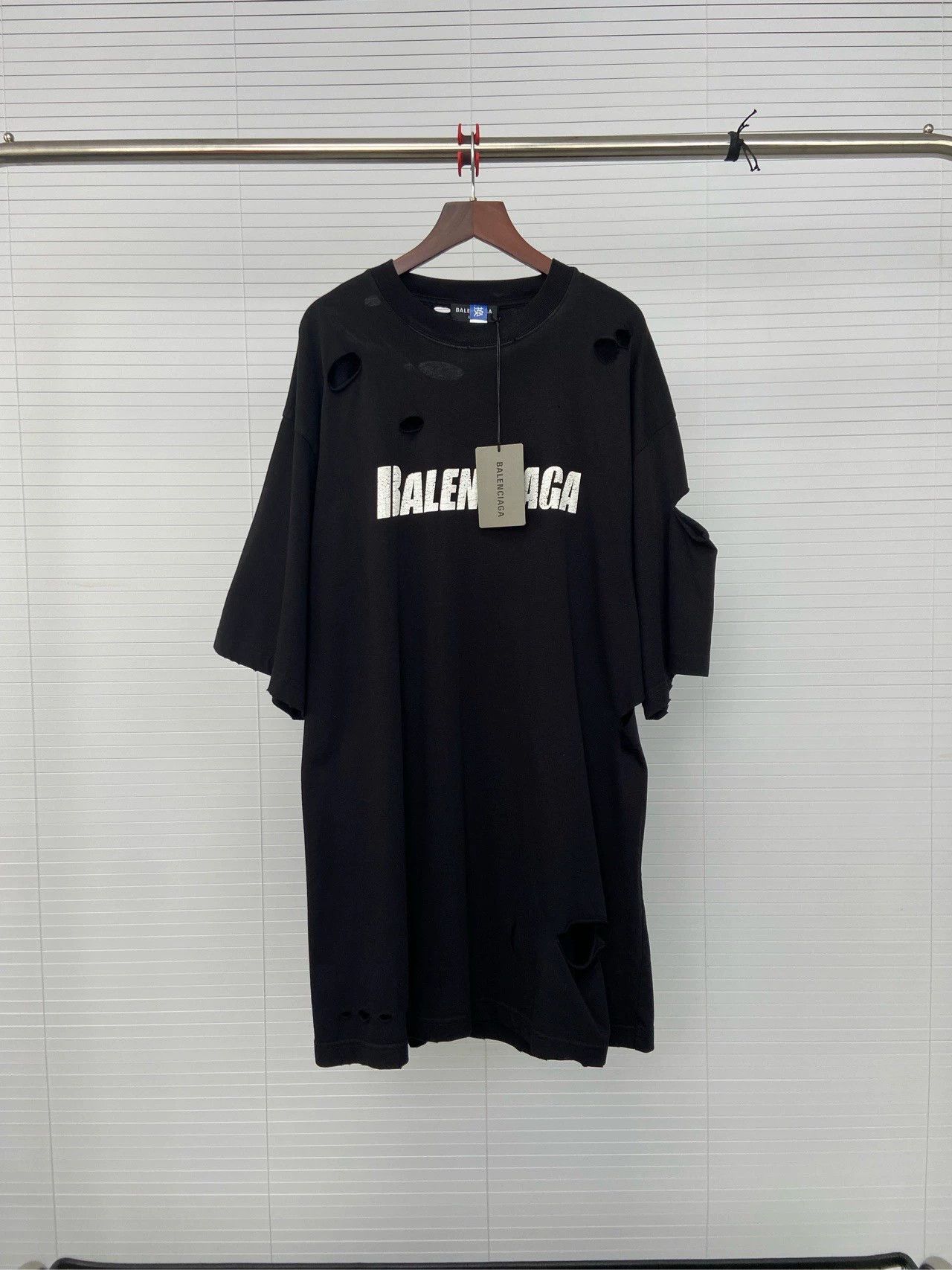 Balenciaga Balenciaga destroys logo cracks short sleeves Size US XS / EU 42 / 0 - 1 Thumbnail