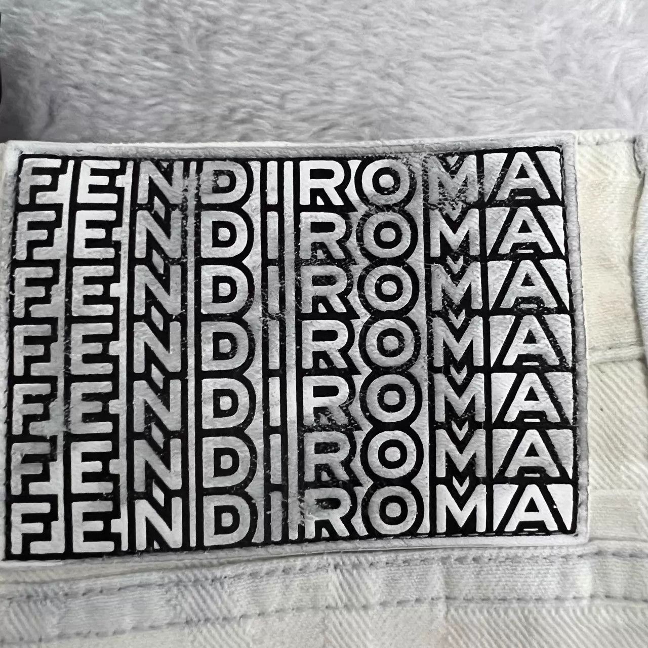 Fendi FENDI x Mars Jacobs White Logo Jeans NWT 32,34,36 Size US 34 / EU 50 - 8 Thumbnail