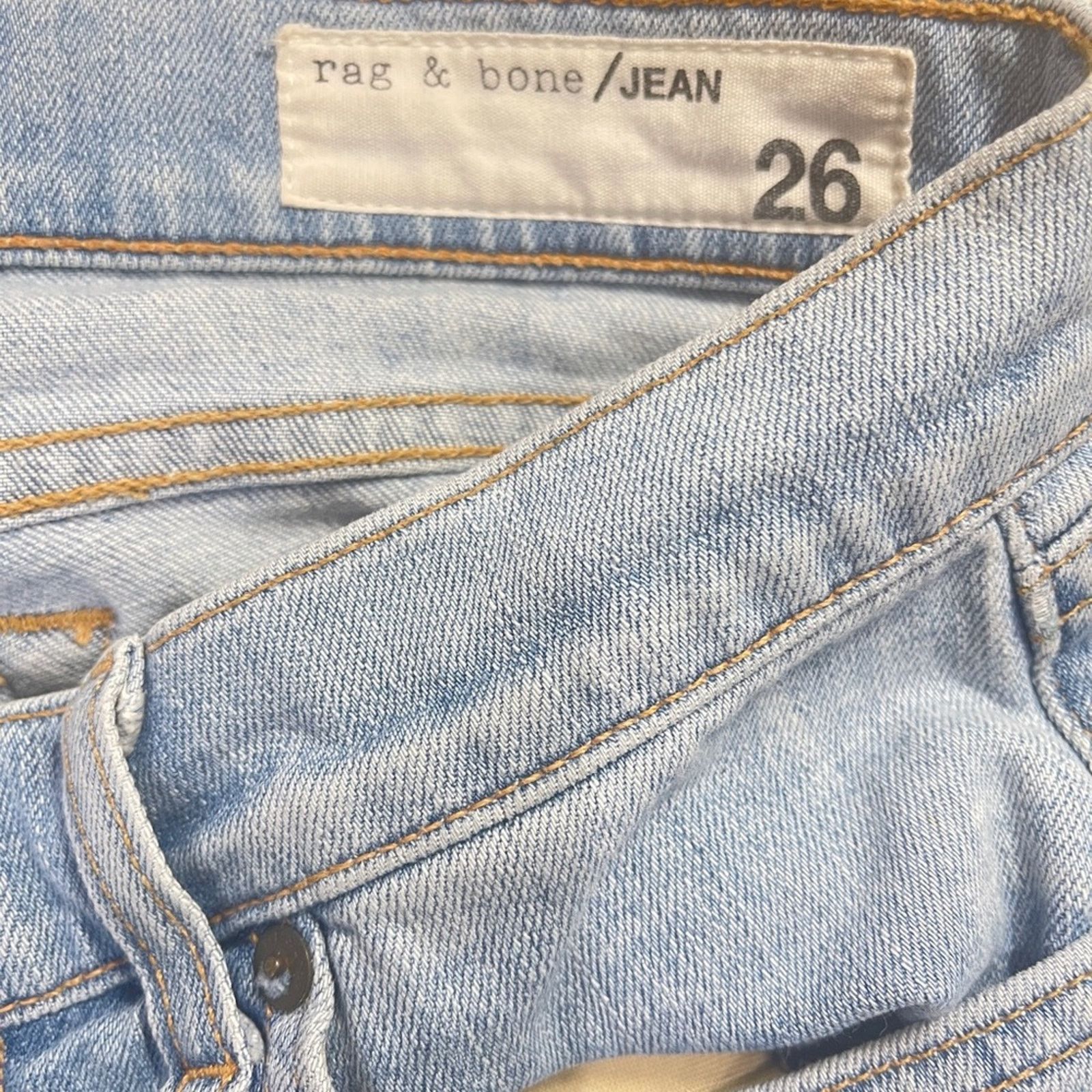 Rag & Bone RAG & BONE Light Wash Distressed Dre Capri Jeans Sz 26 Size 26" / US 2 / IT 38 - 4 Thumbnail