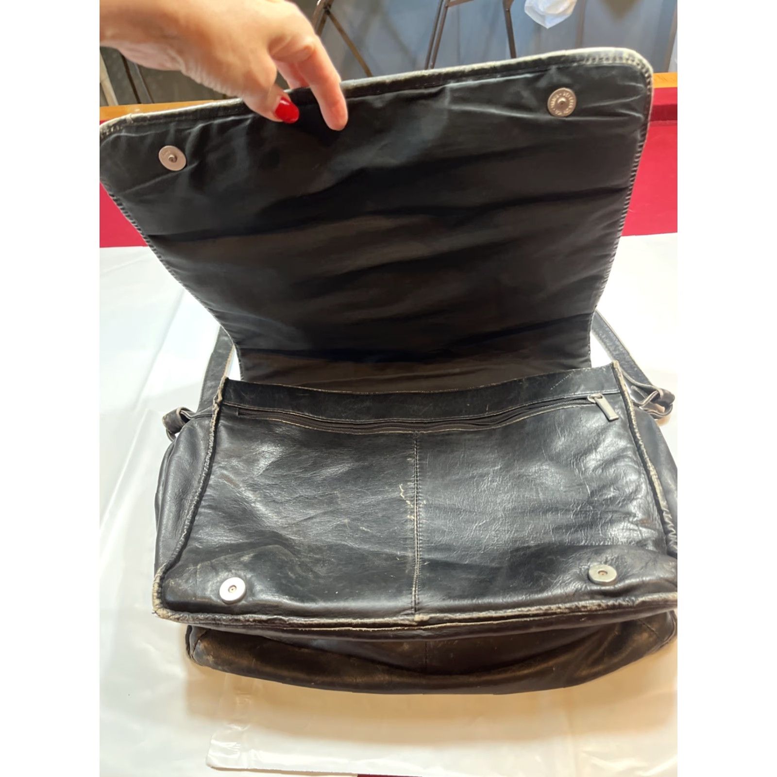 Vintage VINTAGE Wilson Leather BLACK Messenger Bag Distressed Grunge Leather Crossbody 16x11 1990s Women Men Unisex Adults Bag Movie Moto Office School Work Size ONE SIZE - 5 Thumbnail