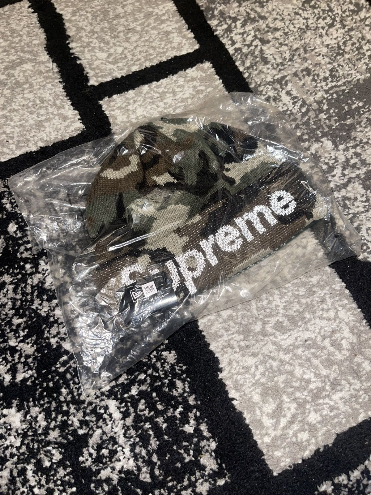 Supreme x New Era Split Beanie Green