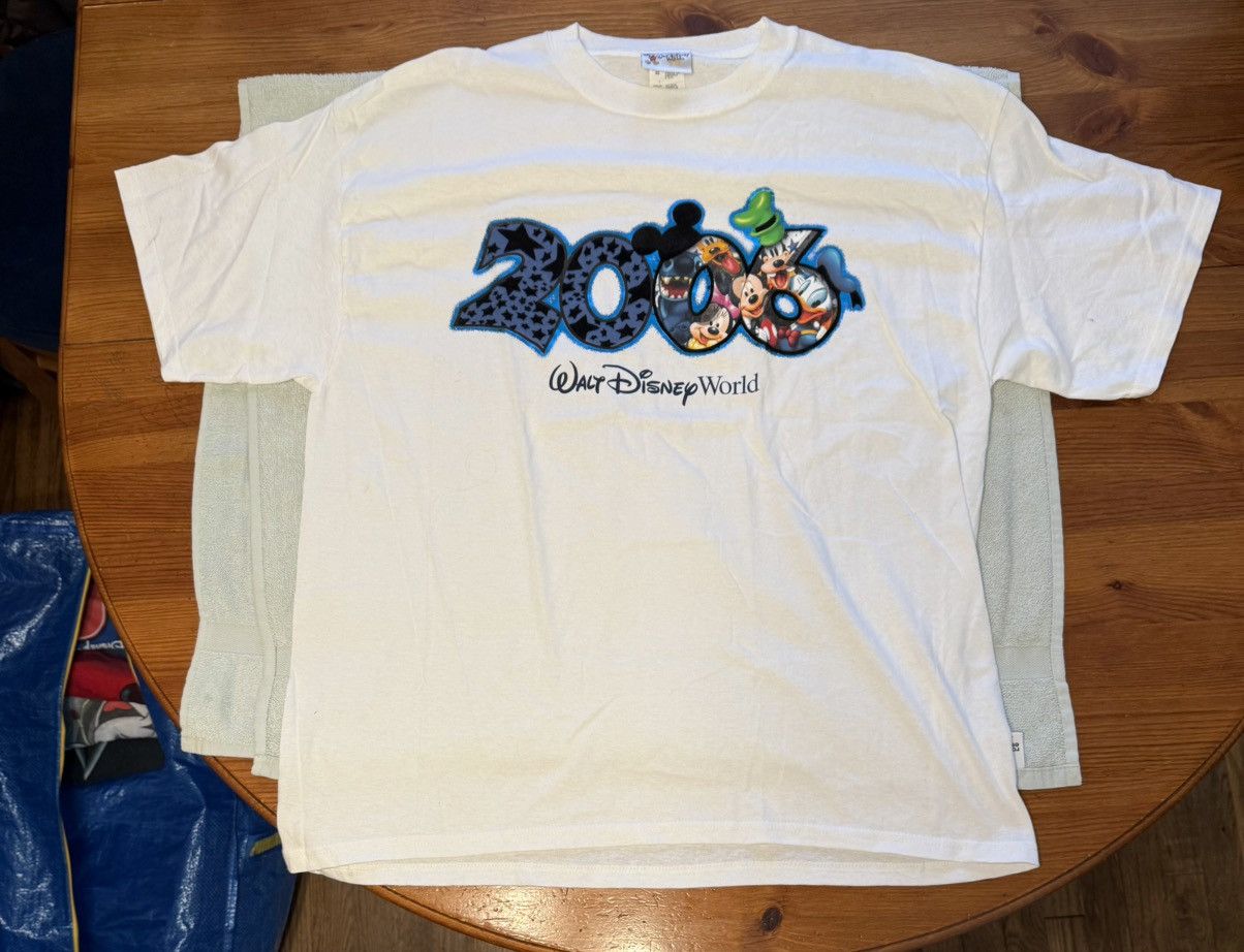 Disney × Vintage 2006 Disney World Tee Size US XL / EU 56 / 4 - 1 Thumbnail