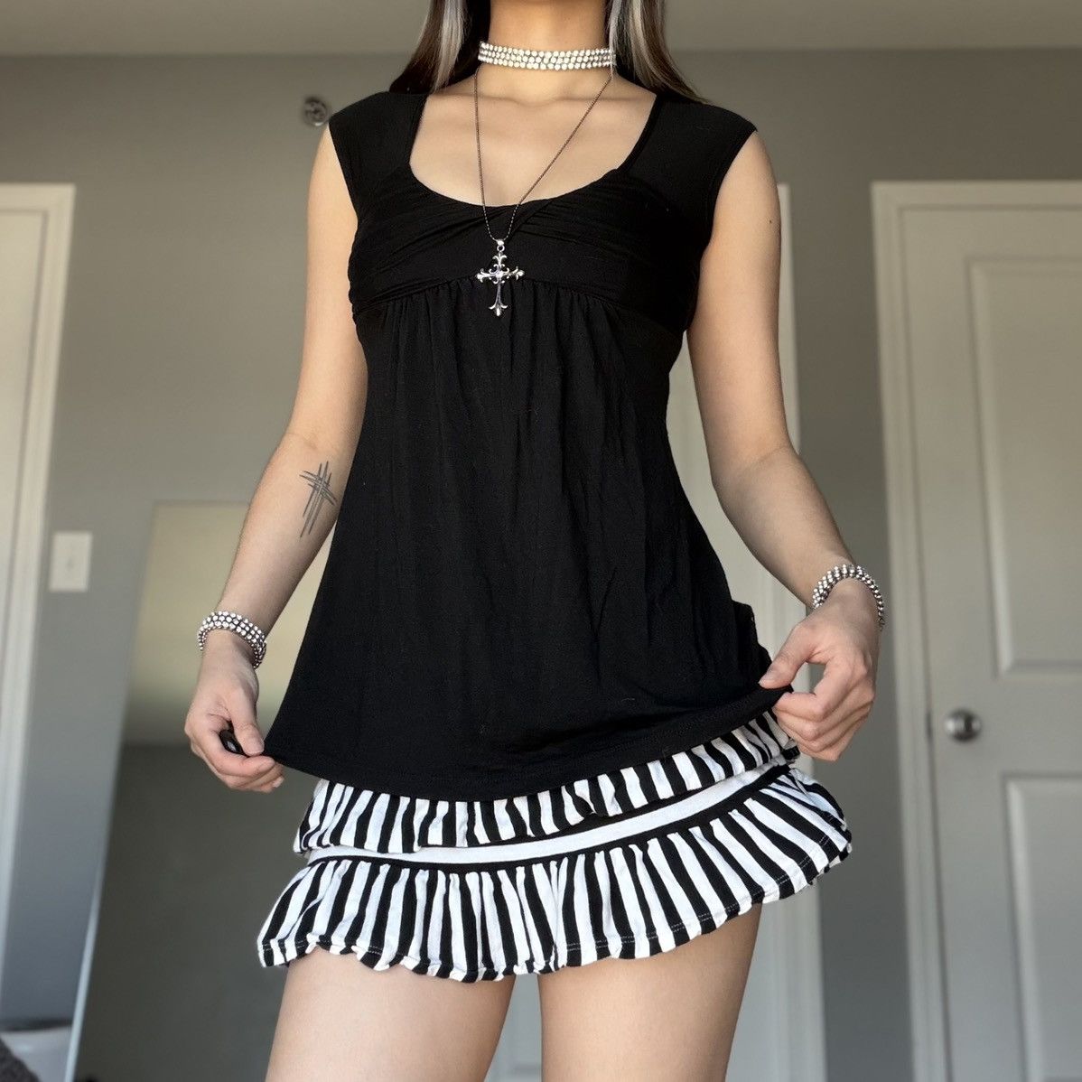 Other Soprano Ruched Empire Waist Black Flowy Top w/ Cap Sleeves Size XS / US 0-2 / IT 36-38 - 11 Thumbnail