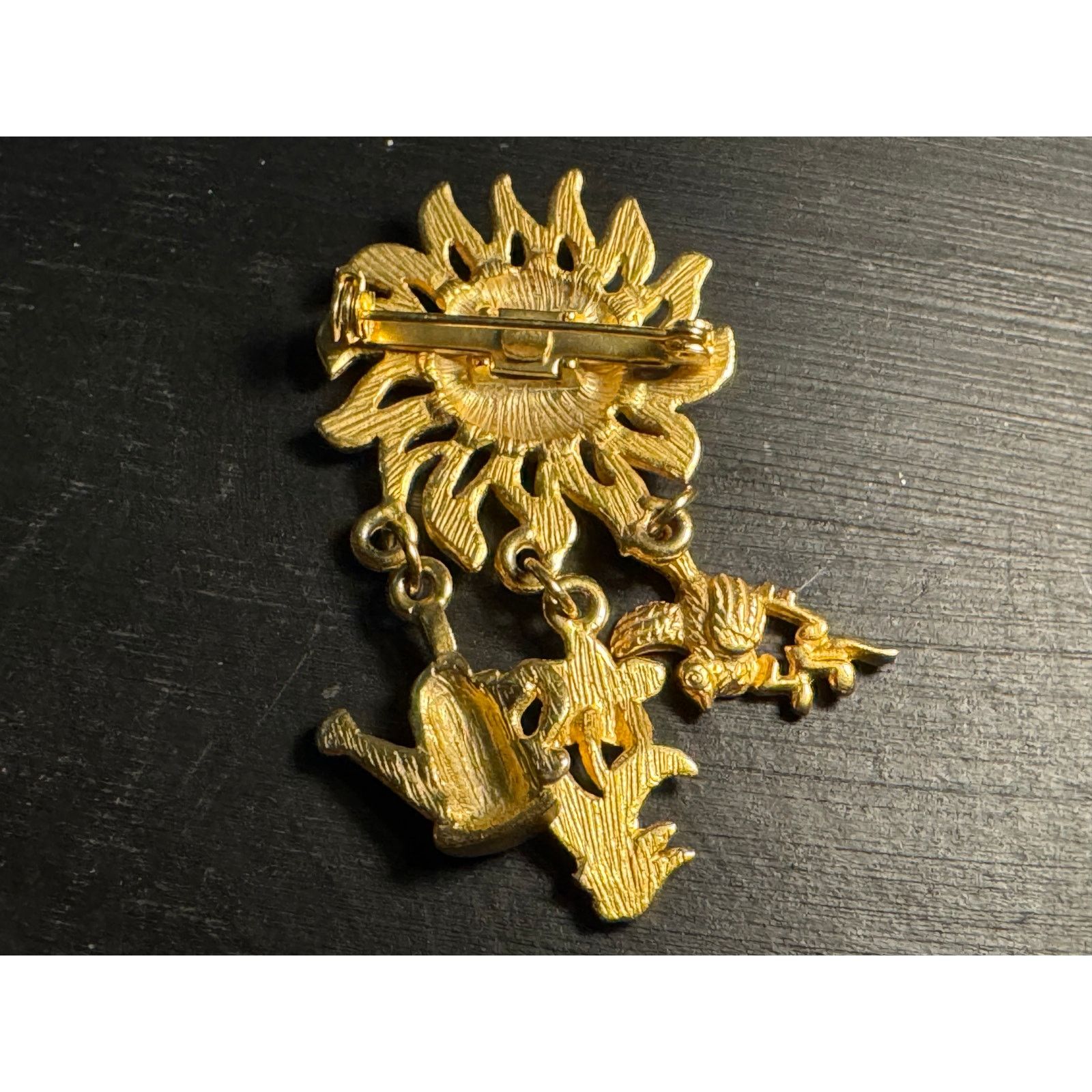 Other Matte Gold Tone Smiling Sun Face w/ Dangling Charms Brooch Size ONE SIZE - 5 Thumbnail