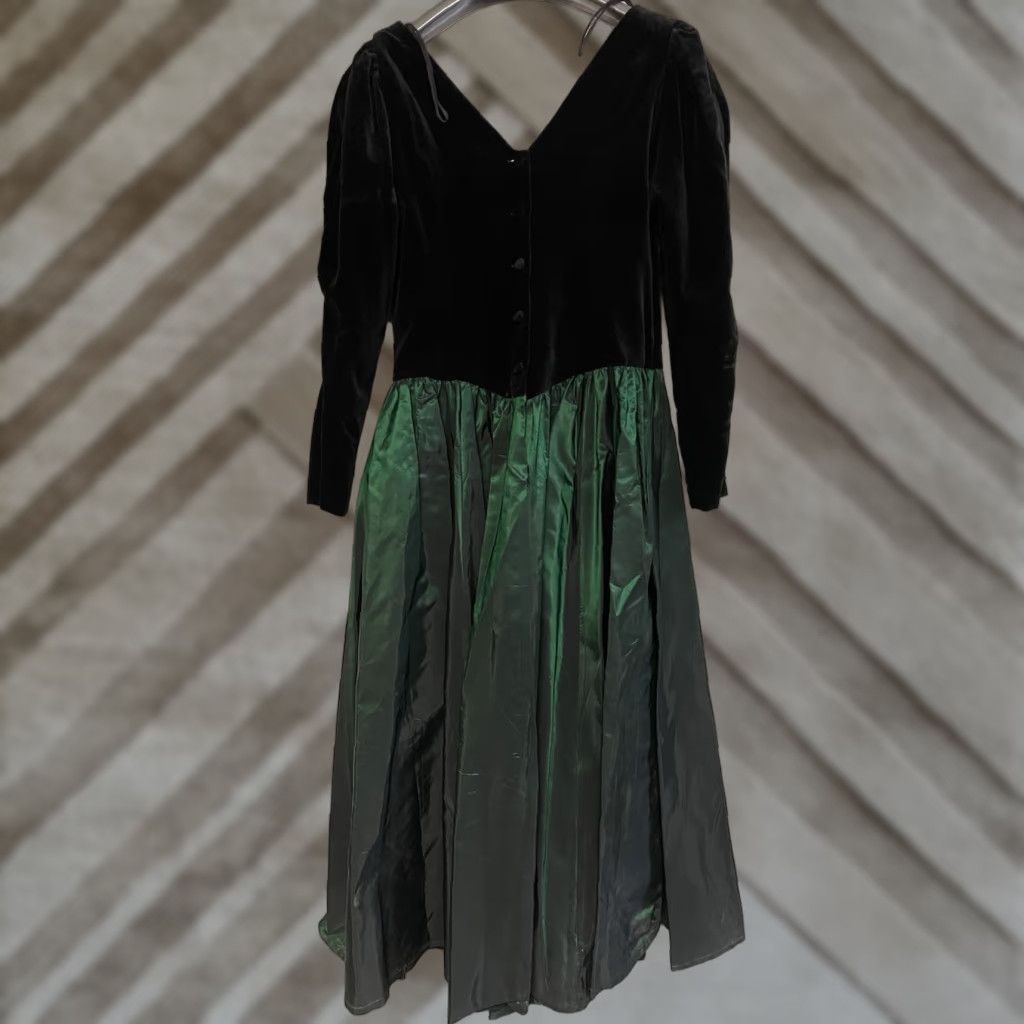 Laura Ashley VINTAGE Laura Ashley Ballgown Dress Green Taffeta Velvet Bodice Black 1980s UK 16 12 Eveningwear Womens Size XL / US 12-14 / IT 48-50 - 1 Thumbnail