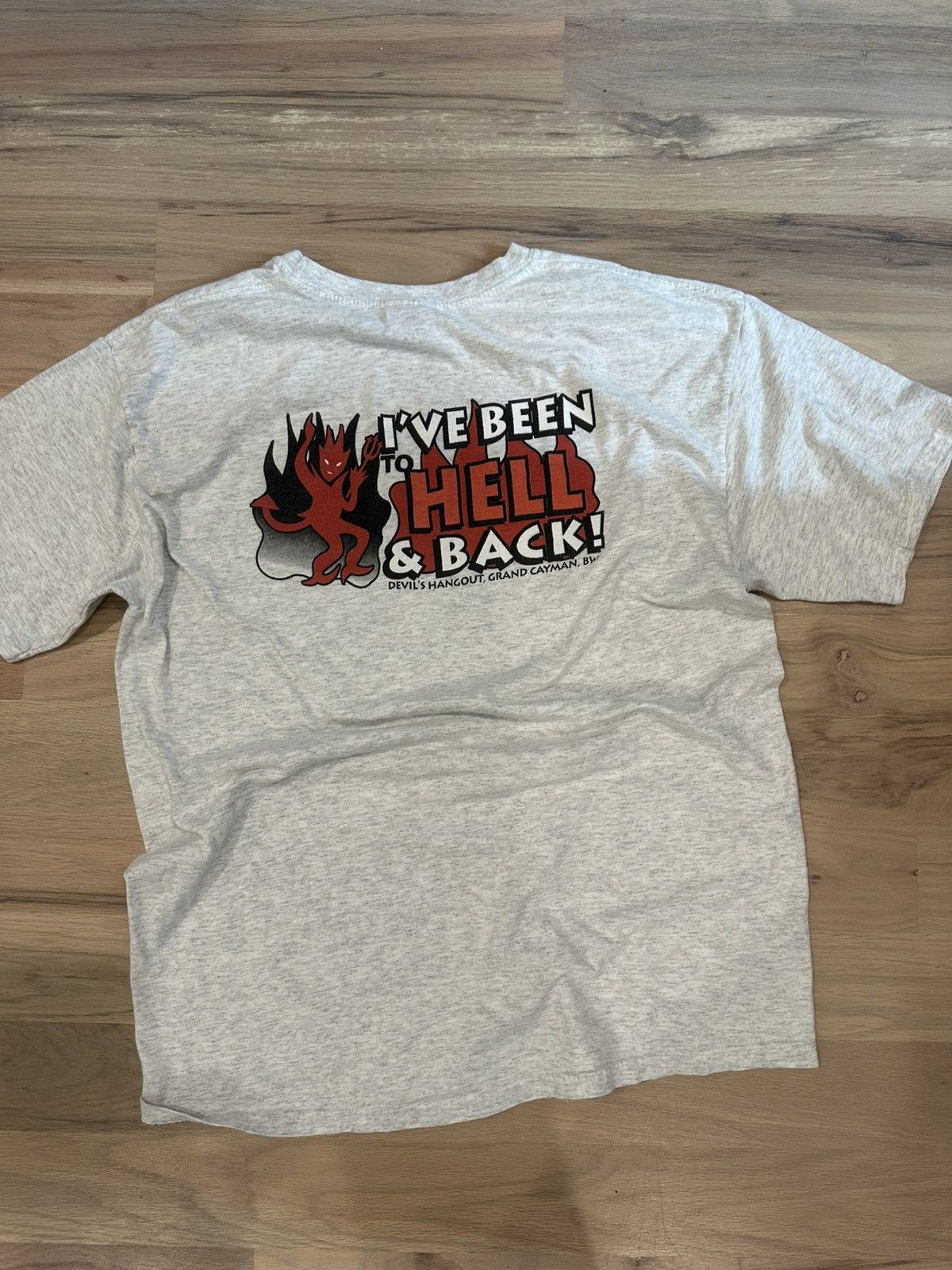 Vintage Vintage Y2K Devils Hangout Grand Cayman Hell and Back Tee Size US L / EU 52-54 / 3 - 1 Thumbnail