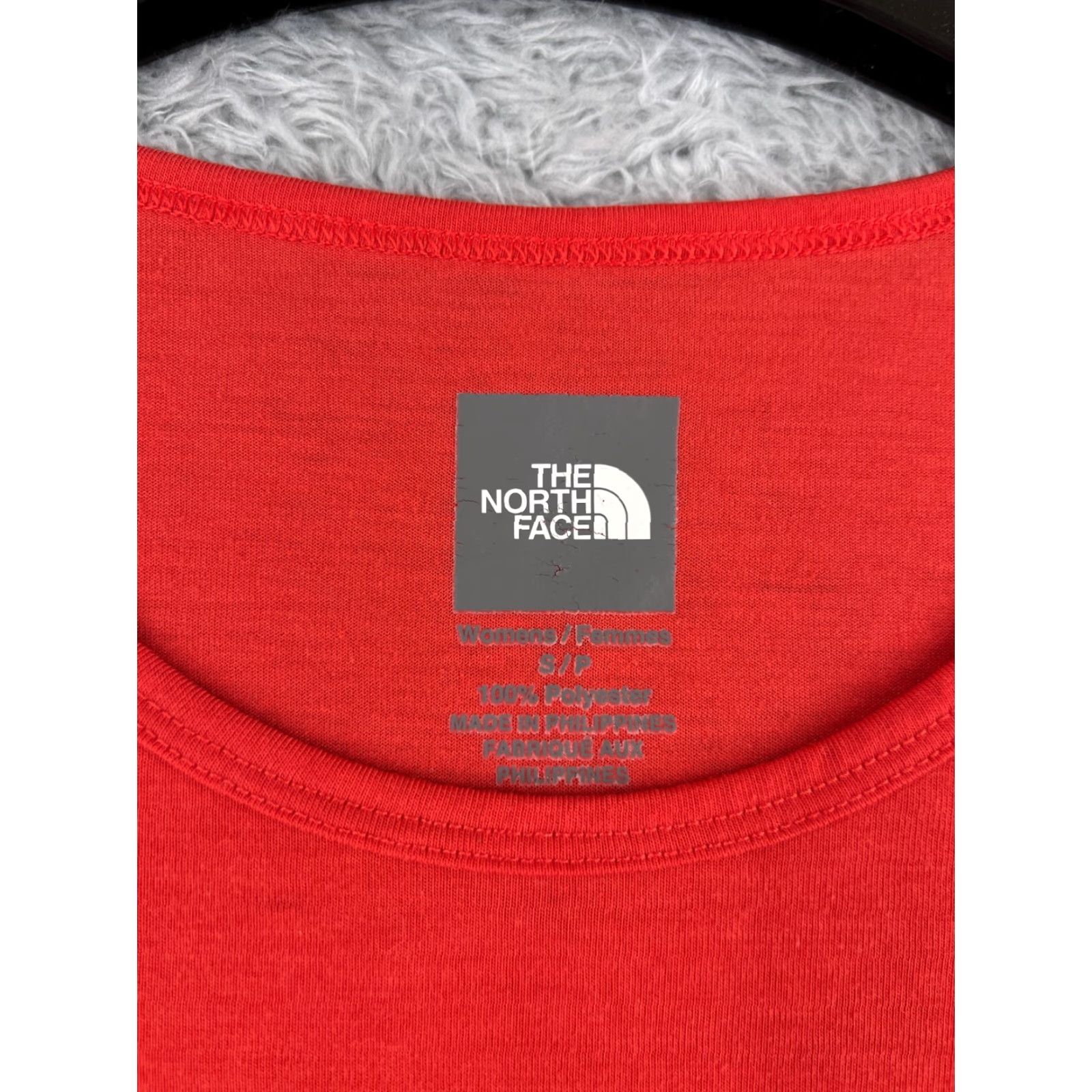 The North Face The North Face Shirt Women Small Red Short Sleeve Crew Vaporwick Polyester Size S / US 4 / IT 40 - 6 Thumbnail