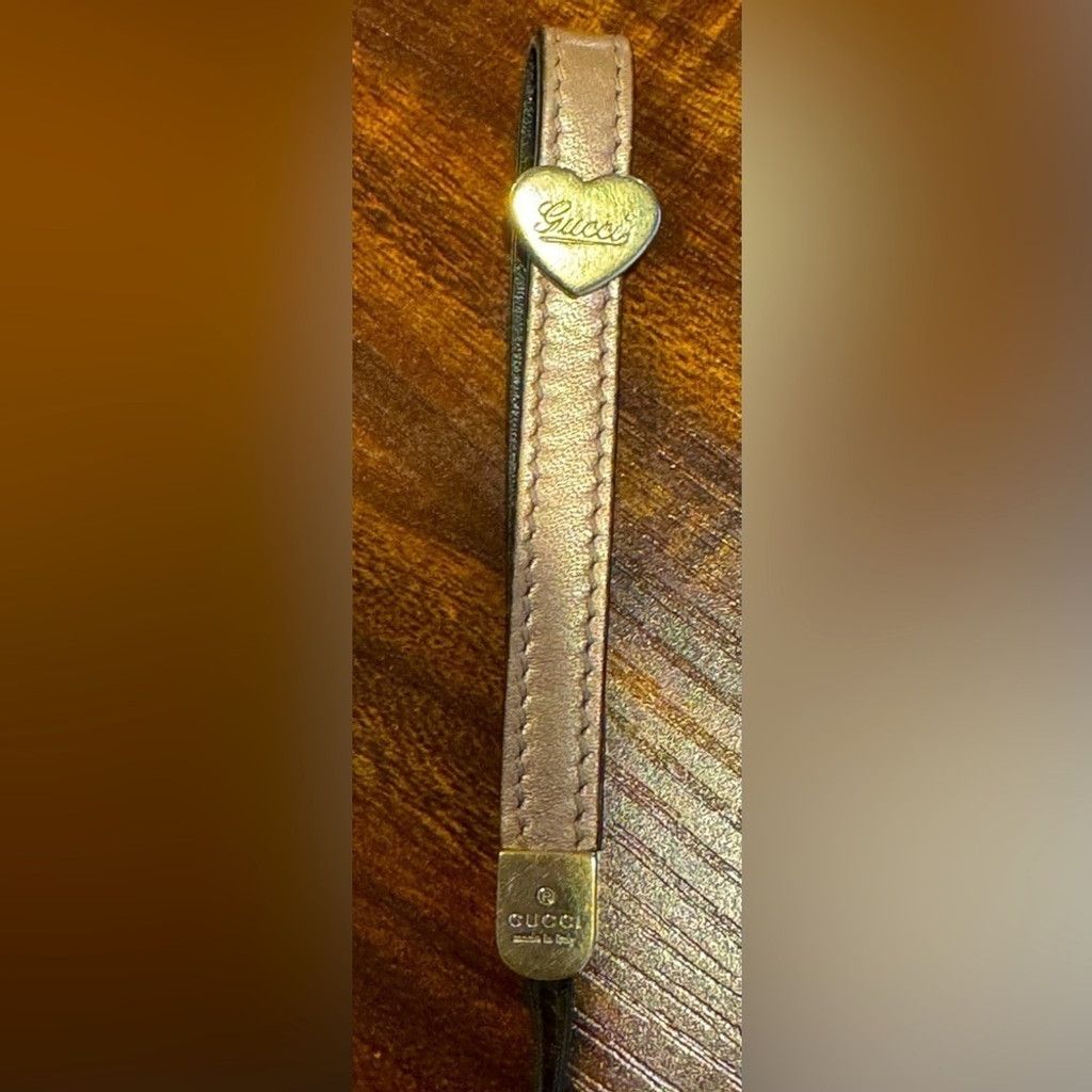 Gucci Gucci Cellphone Charm Metallic Gold Leather EUC Size ONE SIZE - 1 Thumbnail