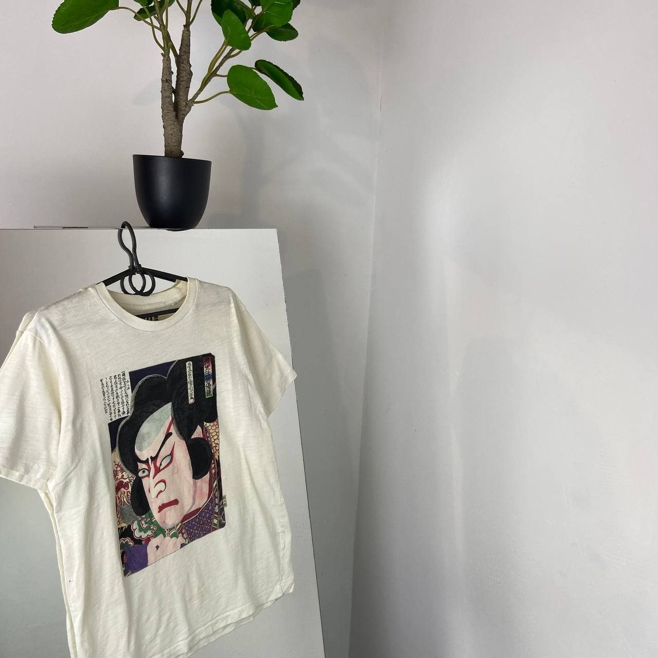 Uniqlo Streetwear Big Print Japan Style Single Stitch Rare T-Shirt Size US M / EU 48-50 / 2 - 2 Thumbnail