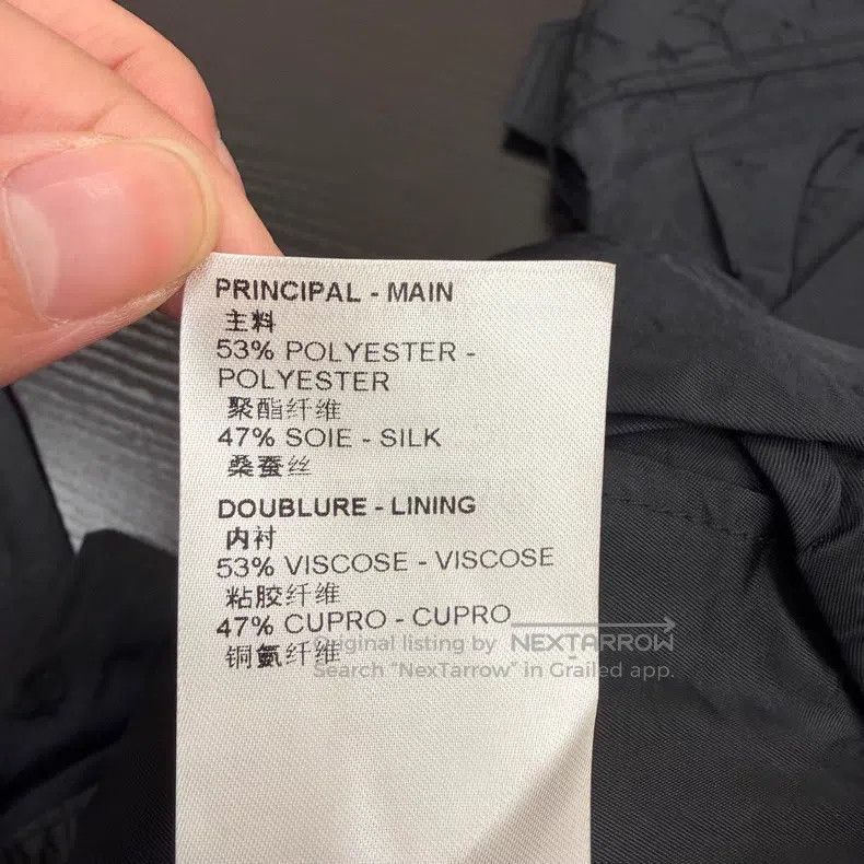 Louis Vuitton Louis Vuitton Black dark-print full-print assault cropped Size US 36 / EU 52 - 5 Thumbnail