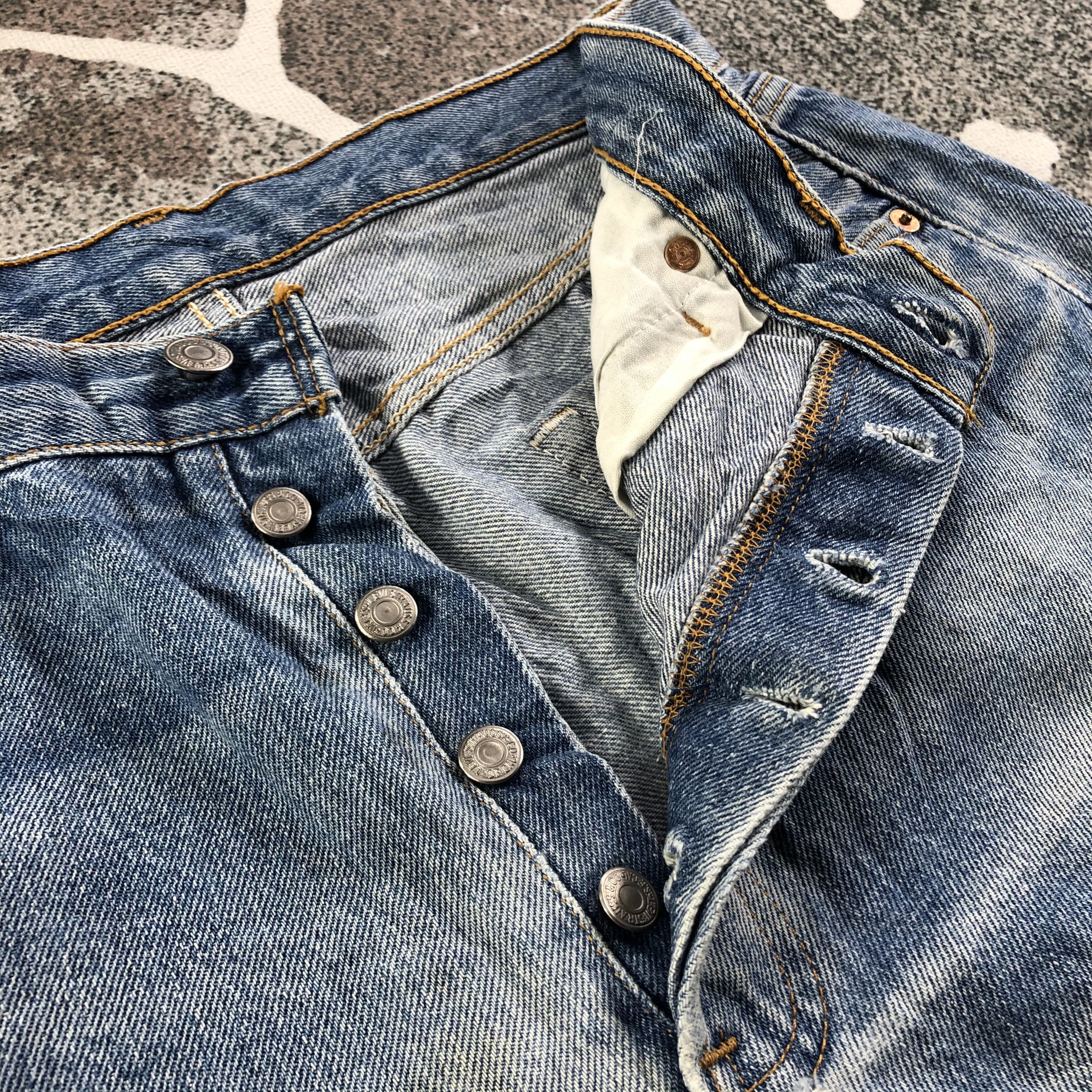 Levi's Vintage 90s Levis 501 Jeans Medium Wash Distress Denim Size US 32 / EU 48 - 8 Thumbnail