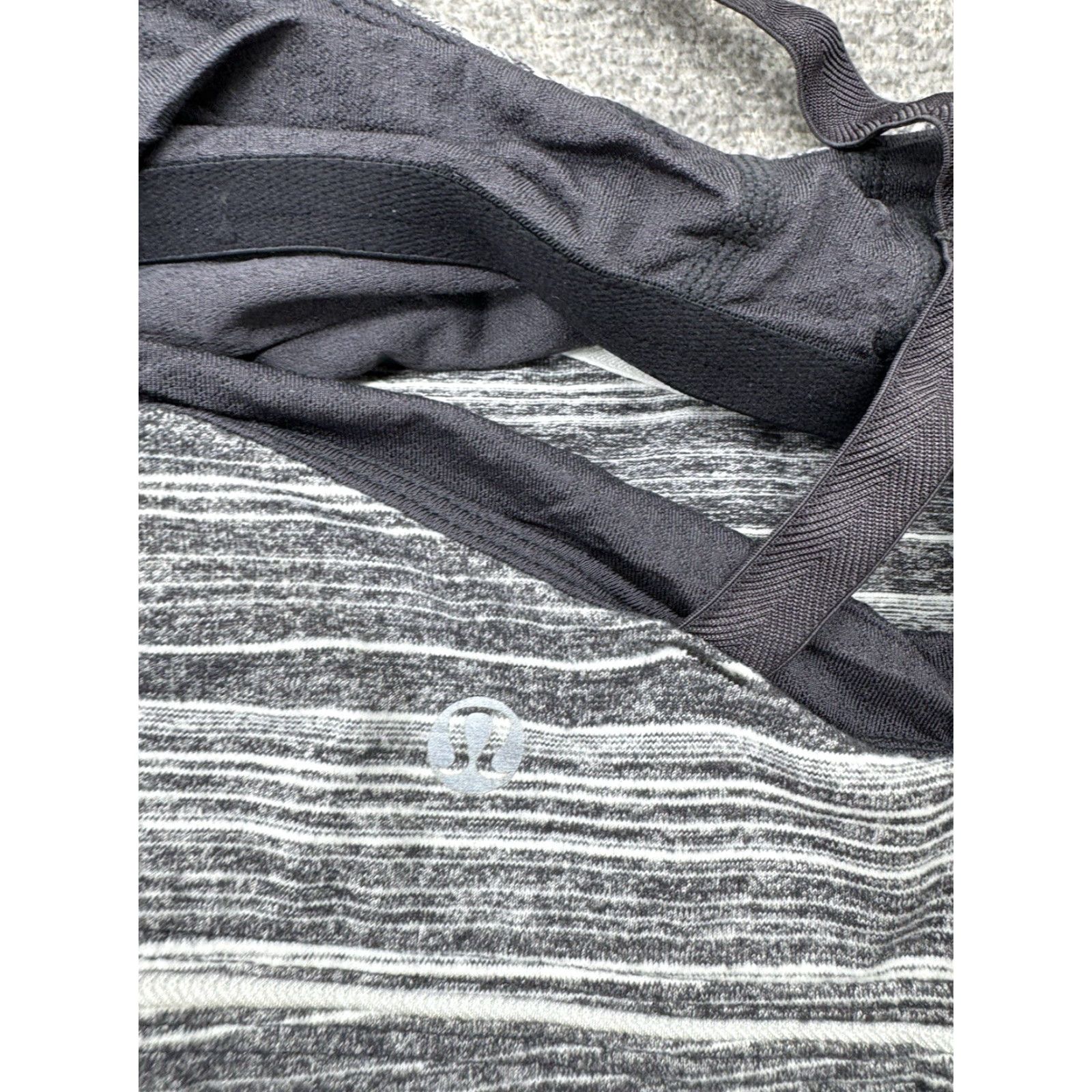Lululemon Lululemon Striped Strappy Gray Tank Top Women’s 4 Striped Tank Activewear Racerback Loose Fit Size S / US 4 / IT 40 - 6 Thumbnail