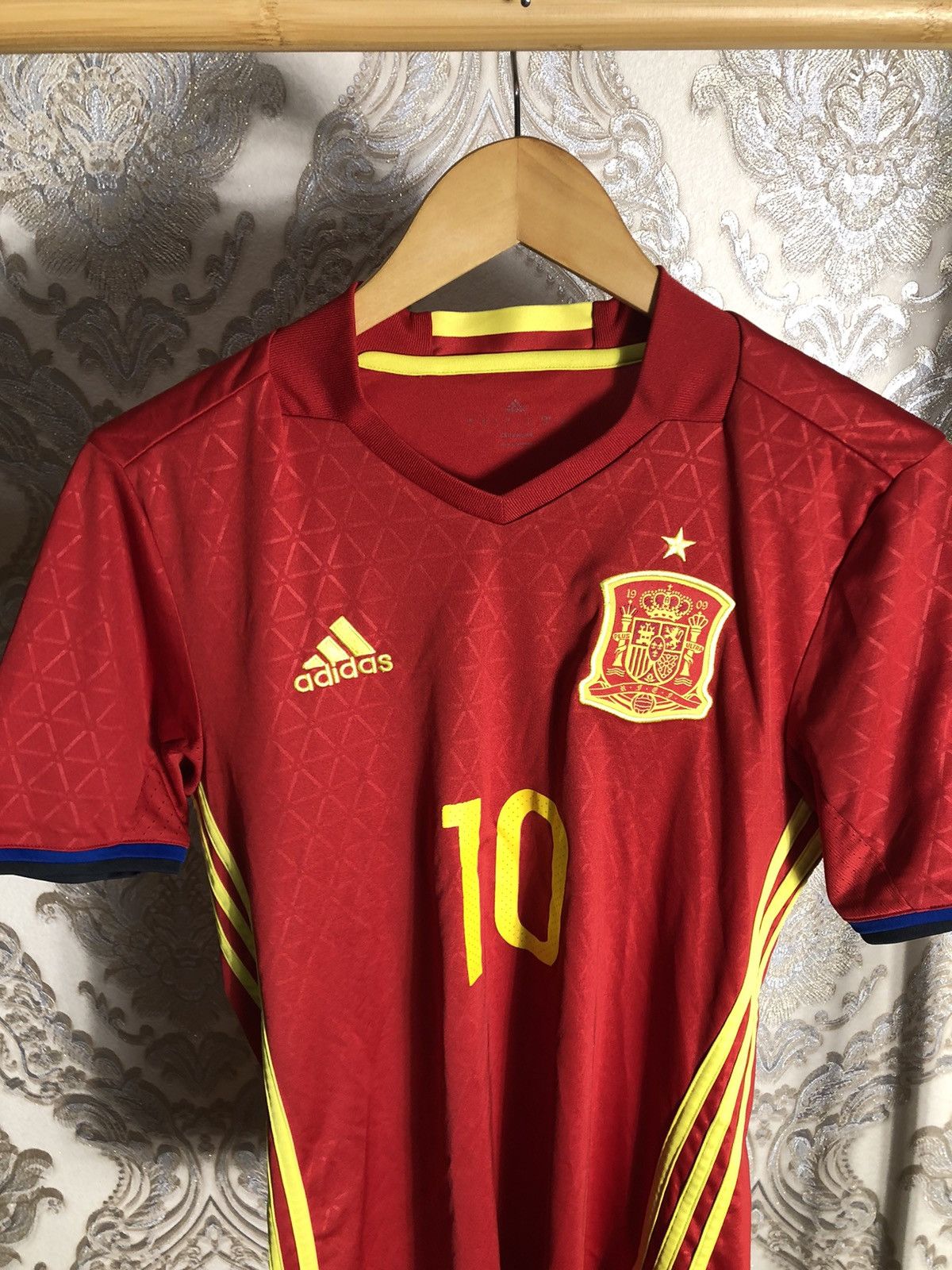 Adidas VINTAGE ADIDAS SPAIN RETRO SOCCER JERSEY BARCELONA Y2K 90s Size US S / EU 44-46 / 1 - 2 Thumbnail