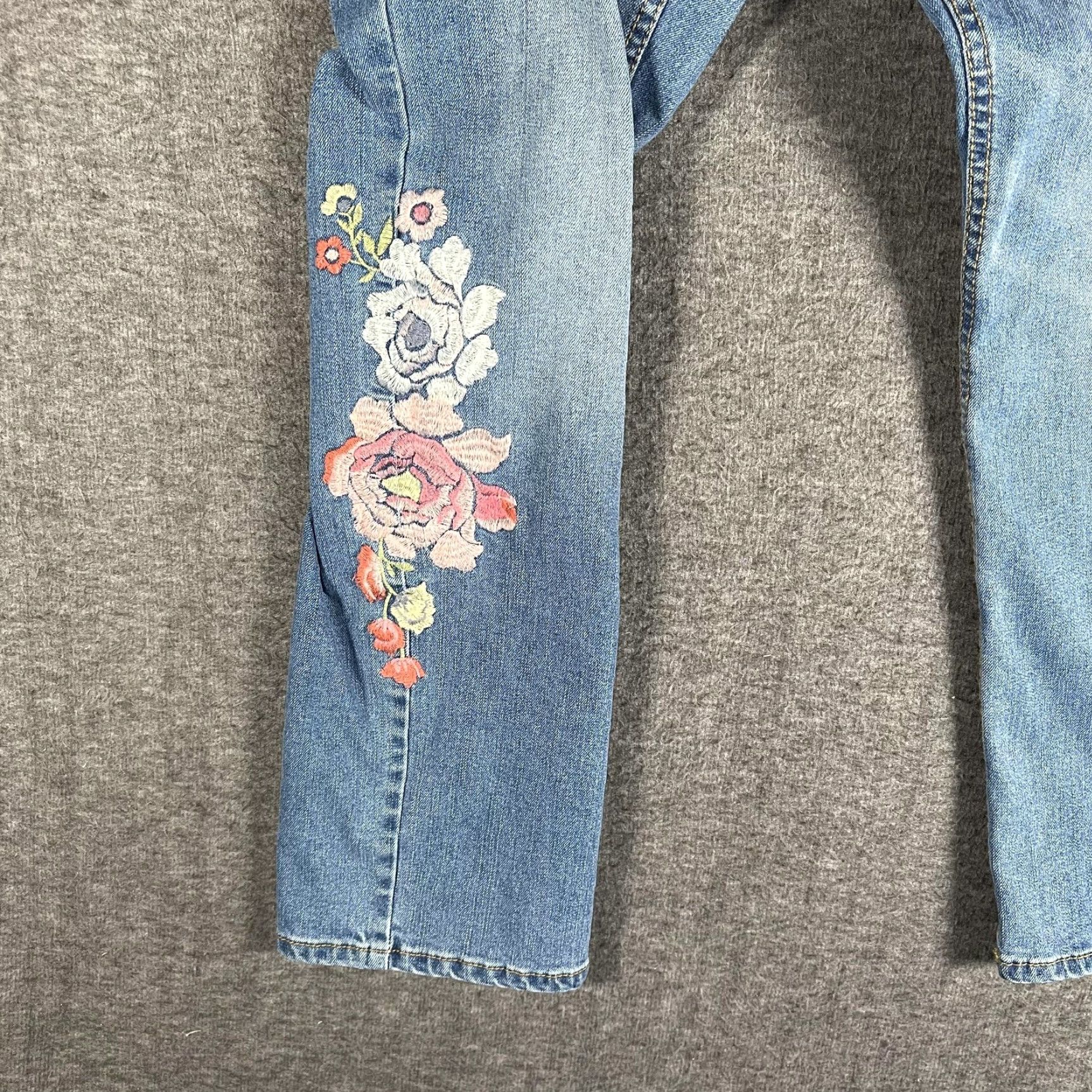 Denime Dittos Jeans Women's 8 Blue Straight Mid Rise Embroidered Floral Denim Y2K Size 30" / US 8 / IT 44 - 4 Thumbnail