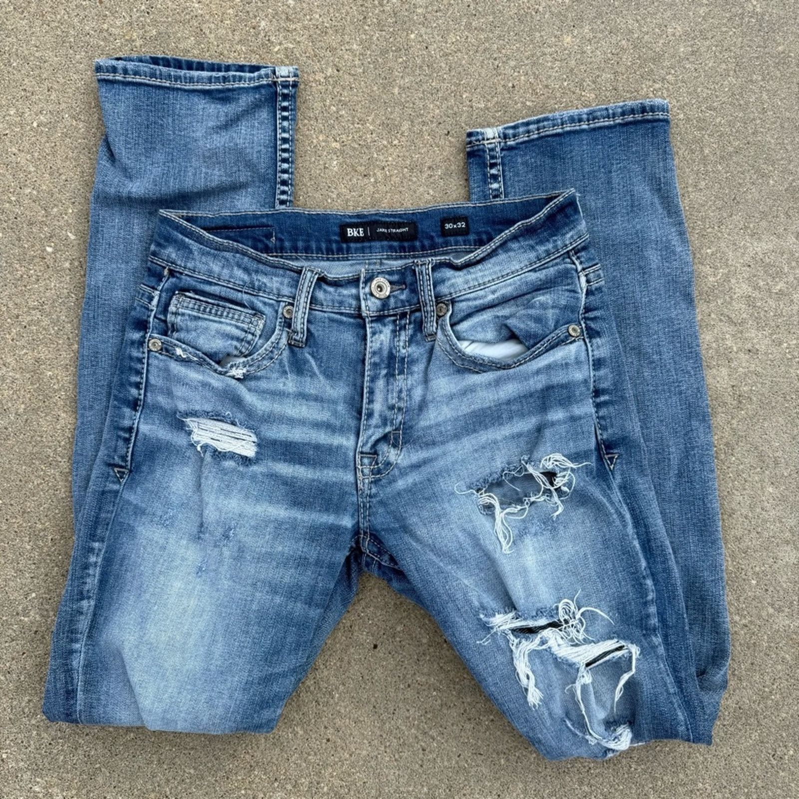 Buckle BKE Jake 30x32 Straight Distressed Blue Denim Jeans