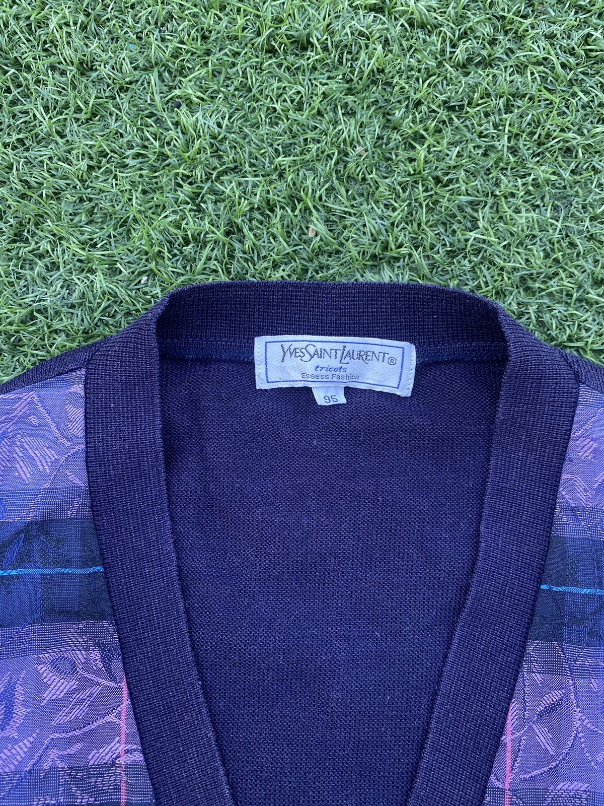 Yves Saint Laurent VINTAGE 90s YVES SAINT LAURENT SWEATER KNIT V-NECK Size US M / EU 48-50 / 2 - 4 Thumbnail