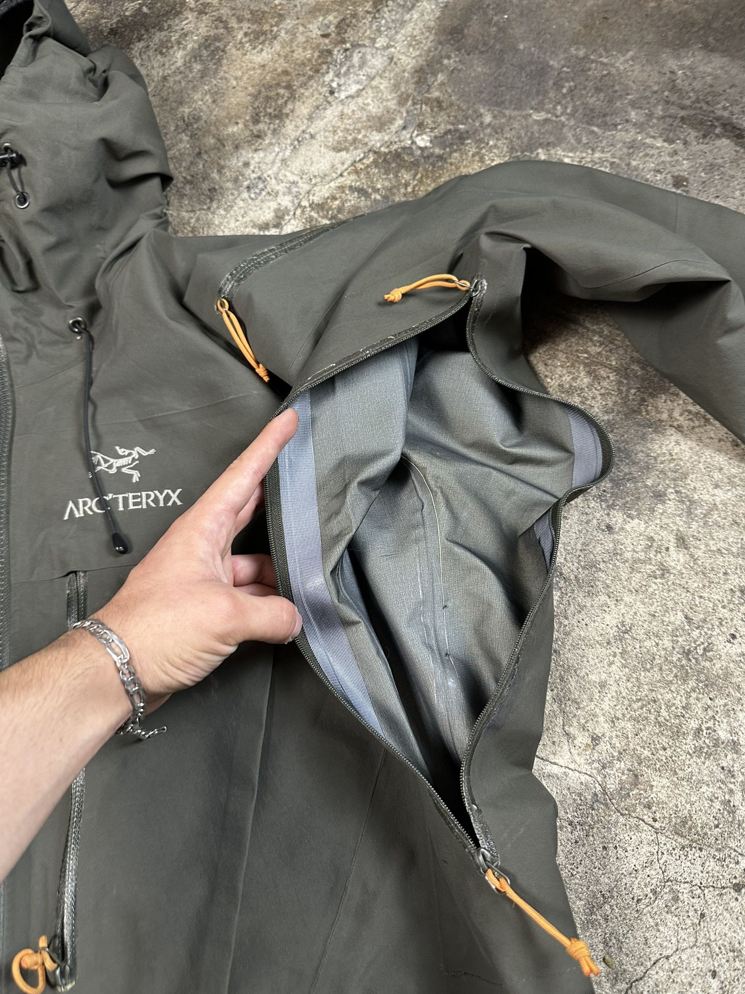 Arc'teryx Rare Arc'teryx Alpha SV Coffe Bean Gore-tex Jacket Size US M / EU 48-50 / 2 - 7 Thumbnail