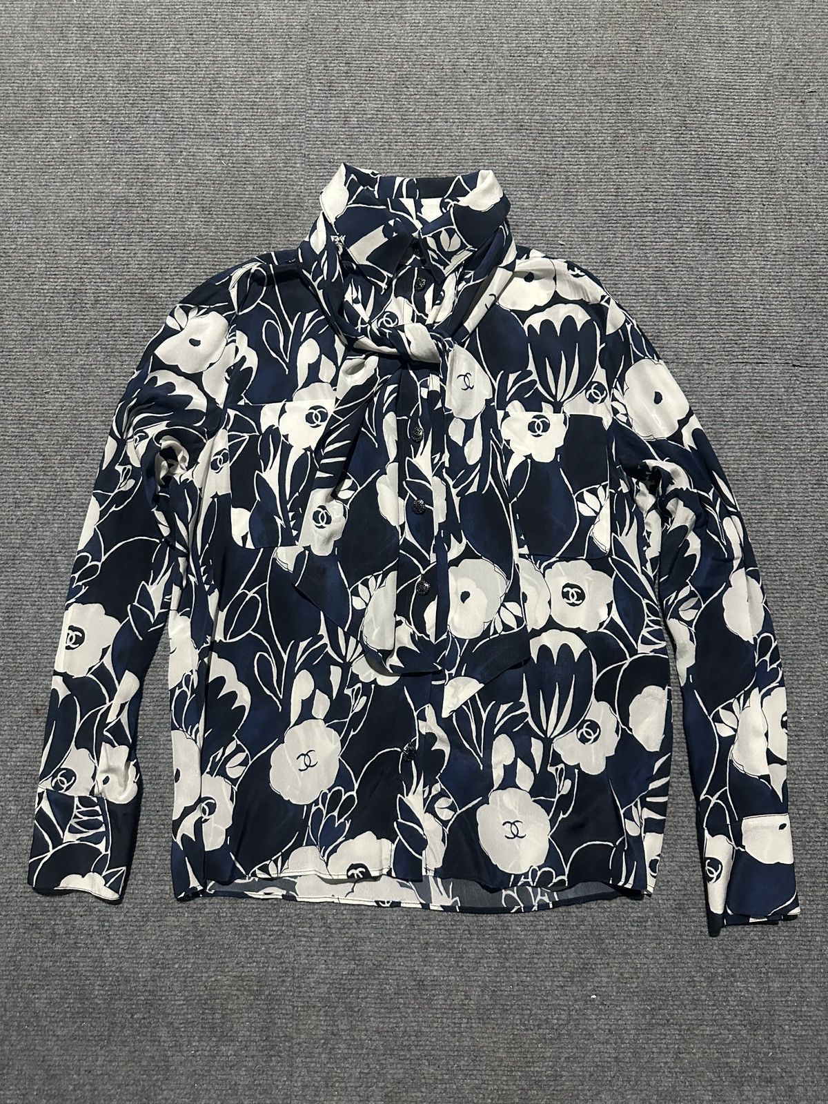 Chanel - camellia pattern silk blouse