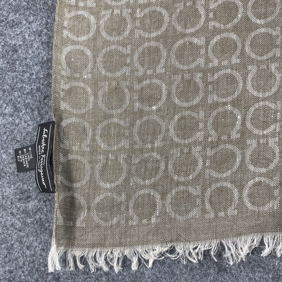 Salvatore Ferragamo × Vintage Salvatore Ferragamo Scarf # Muffler # Neckwear # D569 Size ONE SIZE - 7 Thumbnail