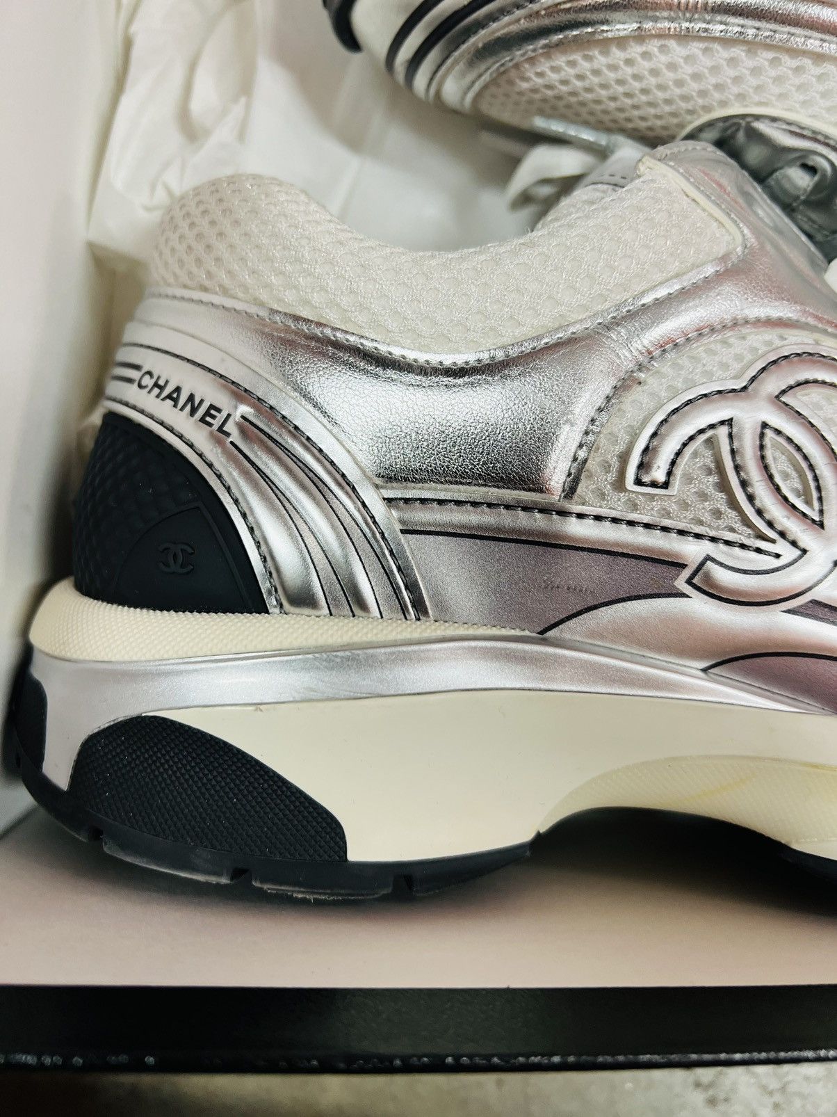 Chanel Chanel CC Logo Laminate Silver White Sneakers 40 Cruise 23 Size US 9 / IT 39 - 4 Thumbnail