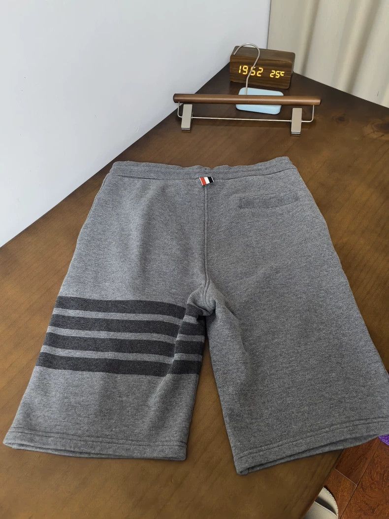 Thom Browne Thom Browne size1 Grey shorts Size US 28 / EU 44 - 4 Thumbnail