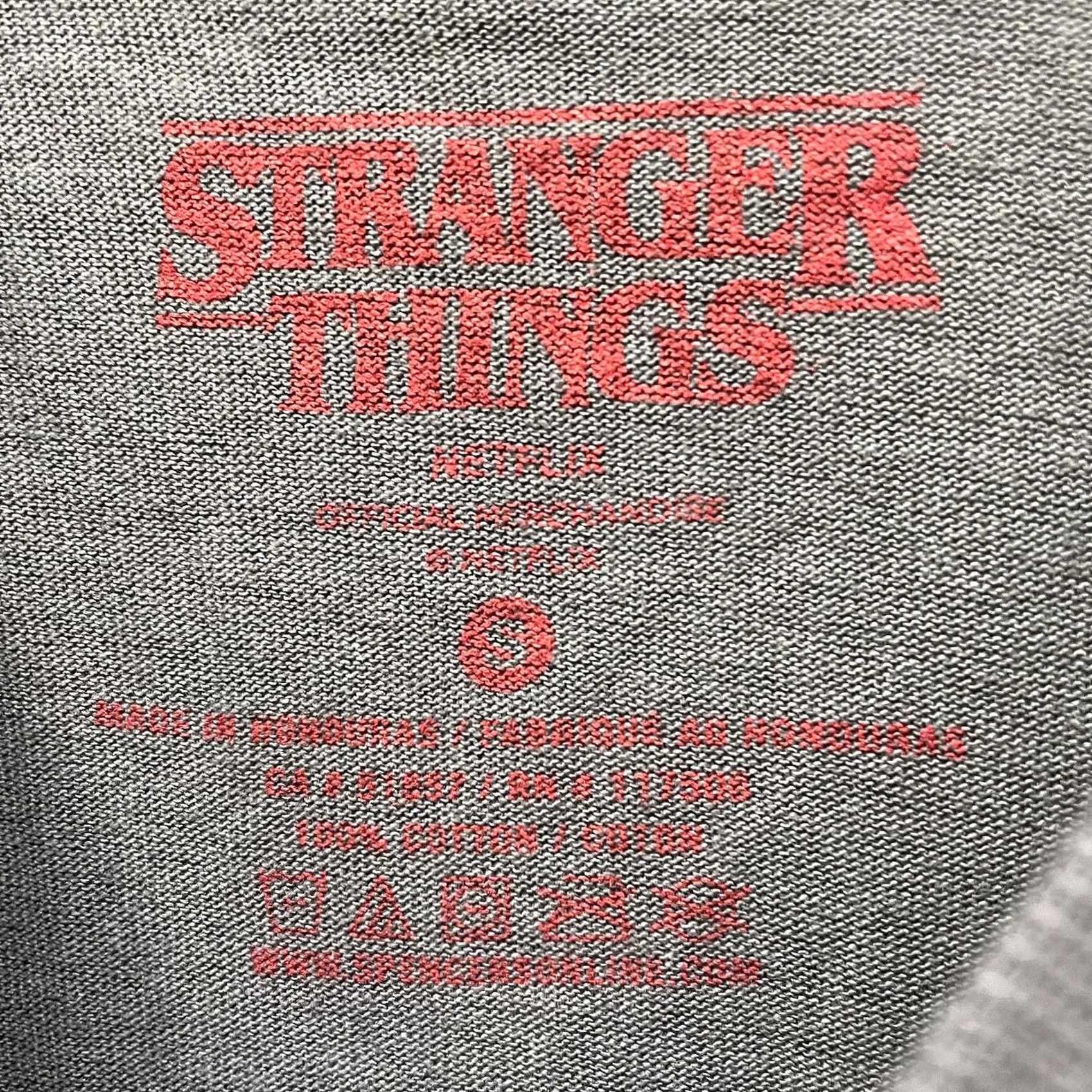 Vintage VINTAGE Stranger Things 100% cotton Gray graphic Tee Mens Size S Size US S / EU 44-46 / 1 - 4 Thumbnail