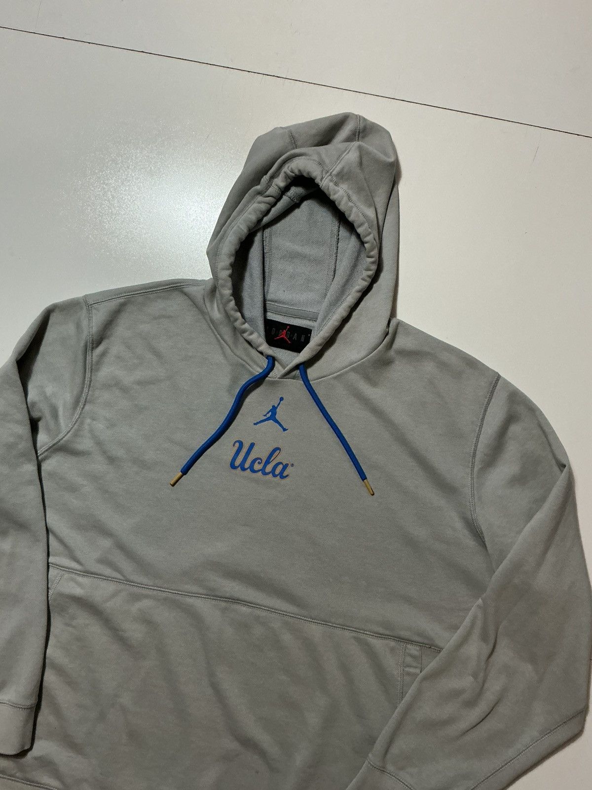 Jordan Brand Air Jordan UCLA Bruins Center Jumpman Pullover Hoodie Size US XL / EU 56 / 4 - 4 Thumbnail