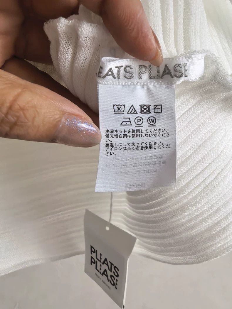 Issey Miyake Issey Miyake size:one size A white striped top Size S / US 4 / IT 40 - 2 Thumbnail