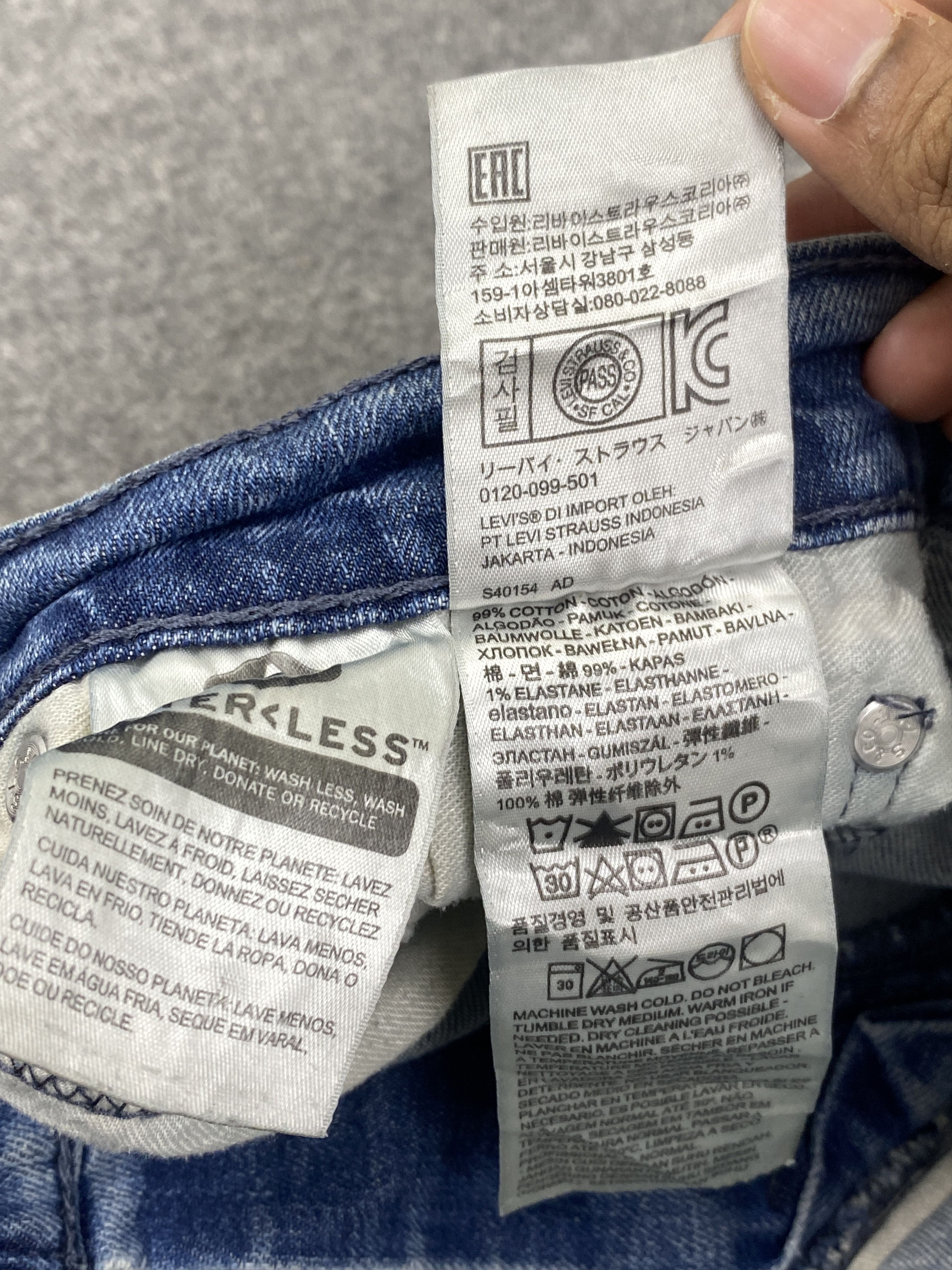 Levi's Distressed Vintage Levi's 514 Faded Blue Jeans DP2820 Size US 31 - 14 Thumbnail