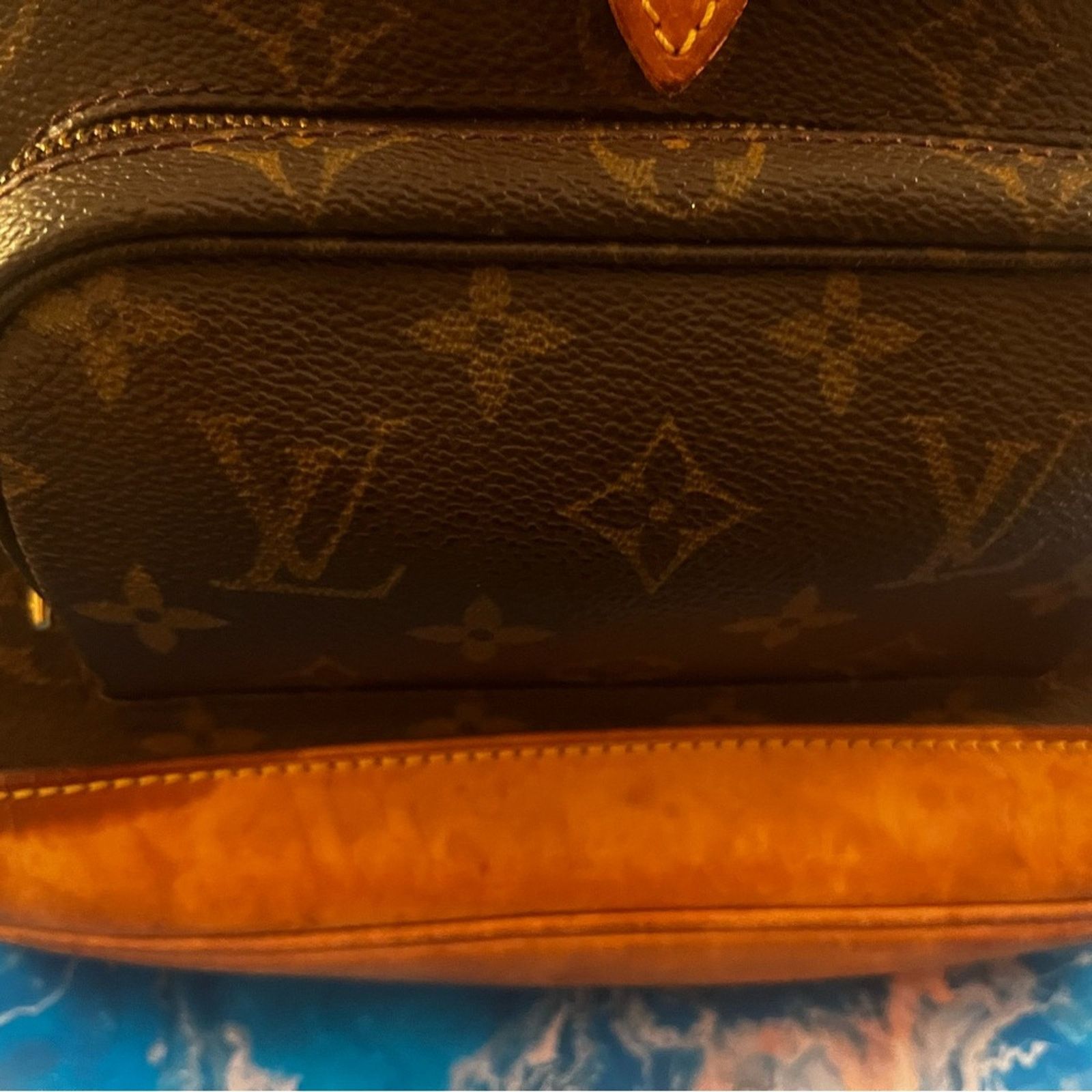 Louis Vuitton Louis Vuitton Monogram Backpack Authentic, great condition Size ONE SIZE - 7 Thumbnail