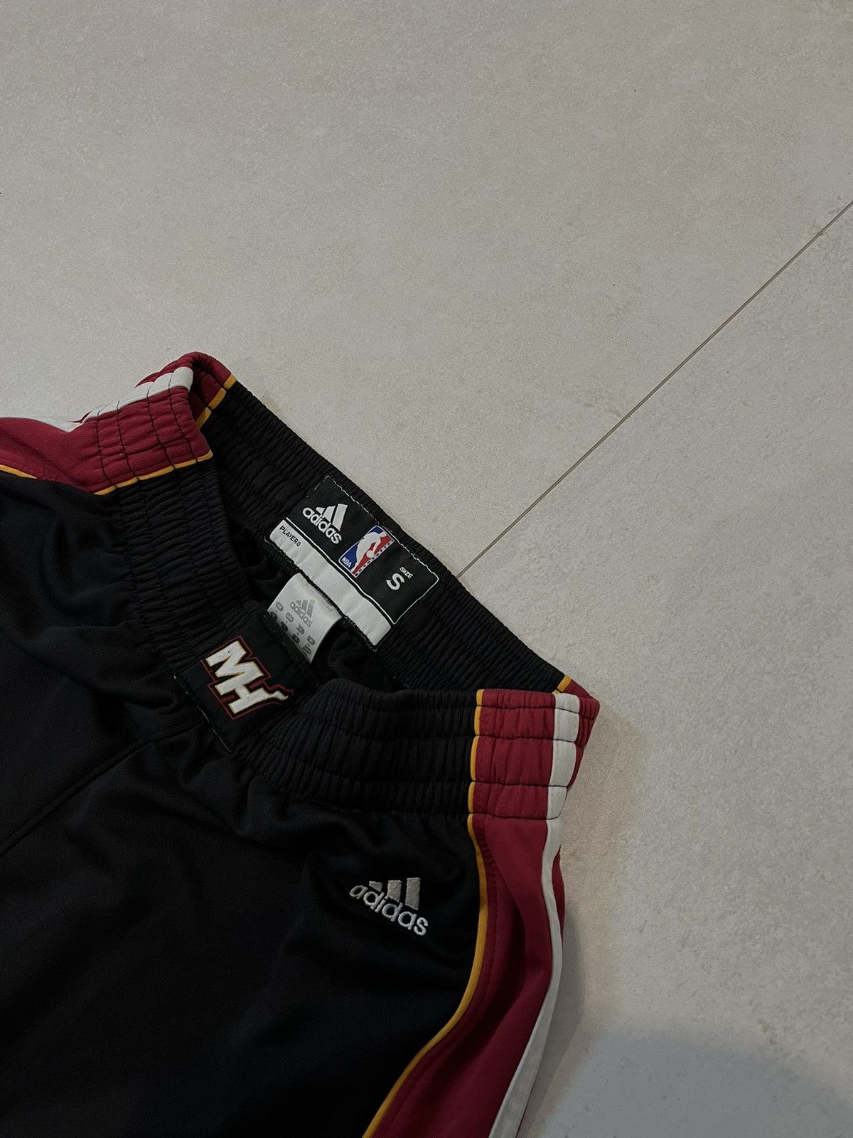 Adidas NBA MIAMI HEAT BASKETBALL SHORTS ADIDAS SIZE S ADULT BLACK Size US 32 / EU 48 - 4 Thumbnail
