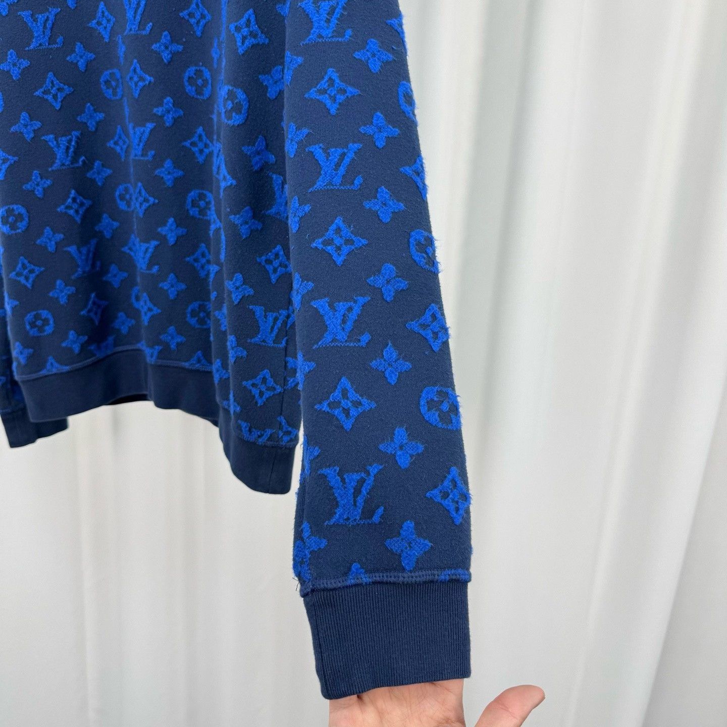 Louis Vuitton Louis Vuitton Flocked Monogram All-Over Sweatshirt Size US S / EU 44-46 / 1 - 4 Thumbnail