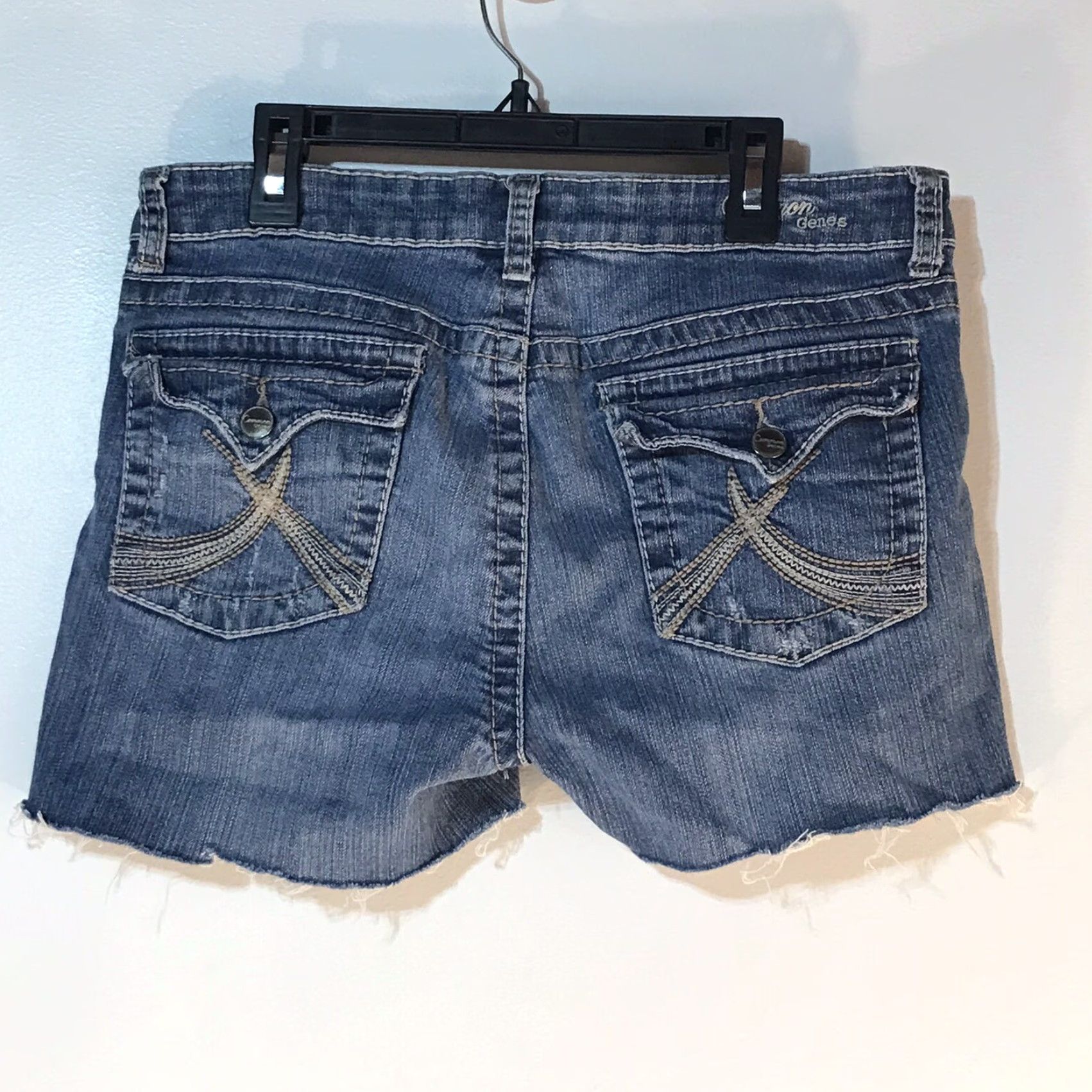 Vintage Common Genes Cut-Off Jean Shorts Women’s Size 8 Blue Denim Casual Everyday Size 30" / US 8 / IT 44 - 2 Thumbnail