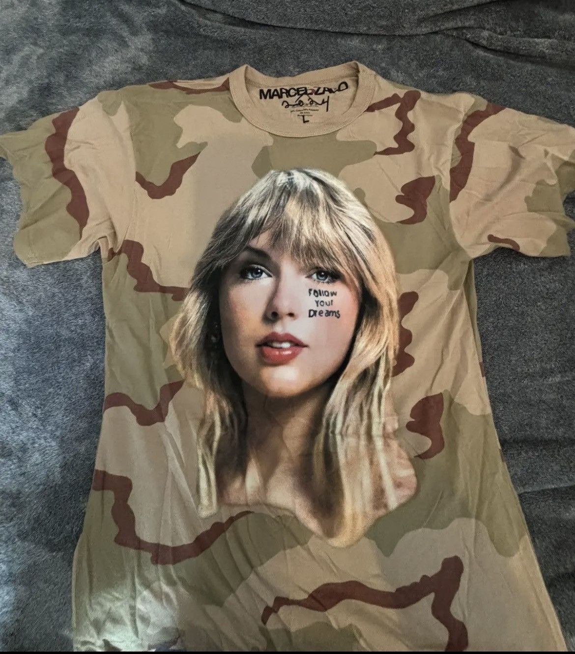 Asspizza × Marcel Zago Asspizza x Marcel Zago Taylor swift Tee Size US XL / EU 56 / 4 - 7 Thumbnail