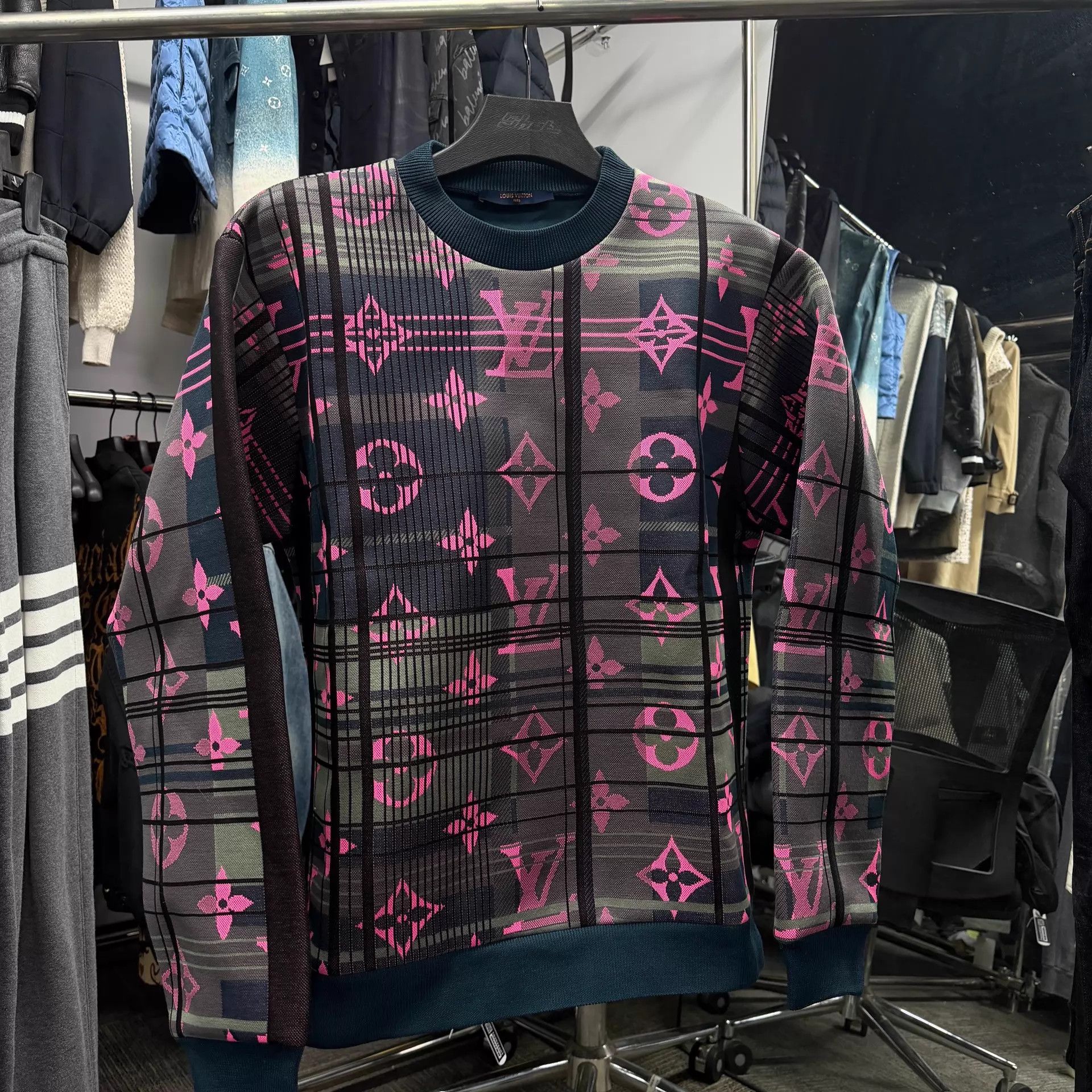 Louis Vuitton LV black pink neon all over print space cotton sweat L Size US L / EU 52-54 / 3 - 1 Thumbnail
